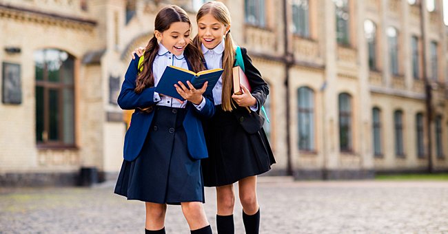 Deux écoliers. | Photo : Shutterstock
