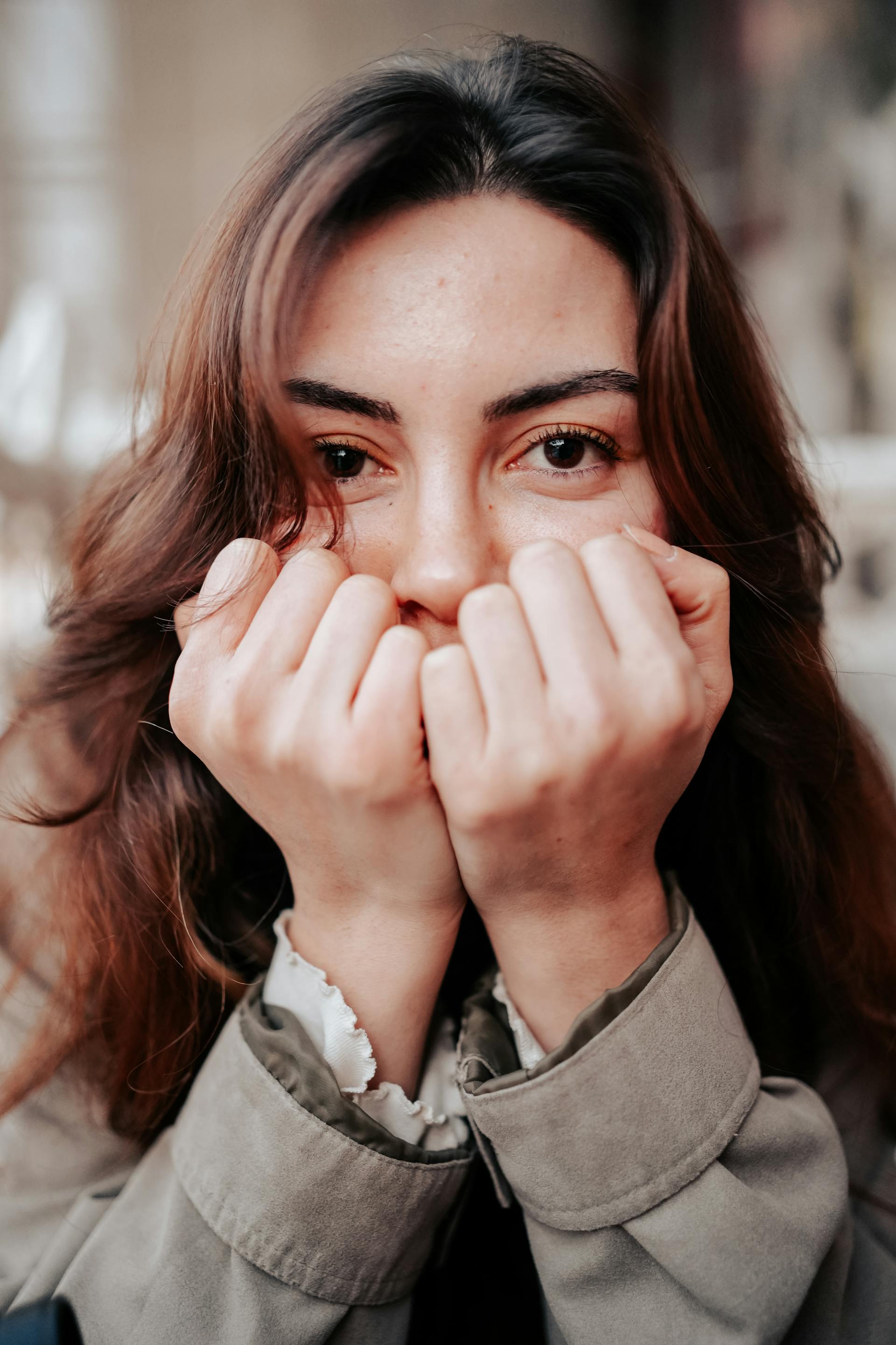 Une femme choquée se couvrant le visage | Source : Pexels