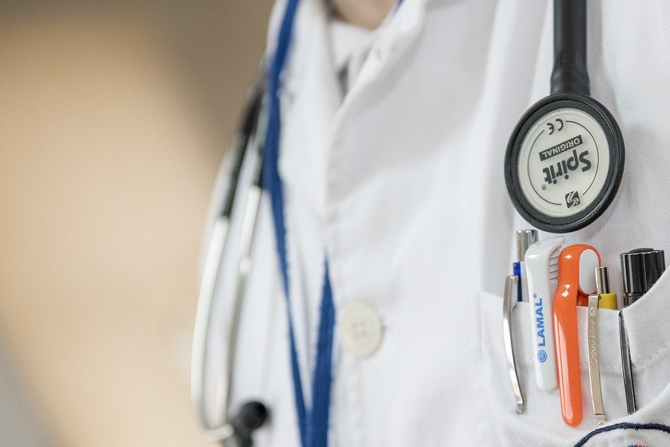 L'uniforme d'un médecin | Photo : Pixabay