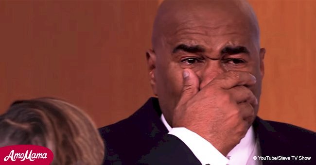Steve Harvey s'est effondré en larmes après avoir vu la maison de sa mère dans une vidéo de 'Steve TV Show'