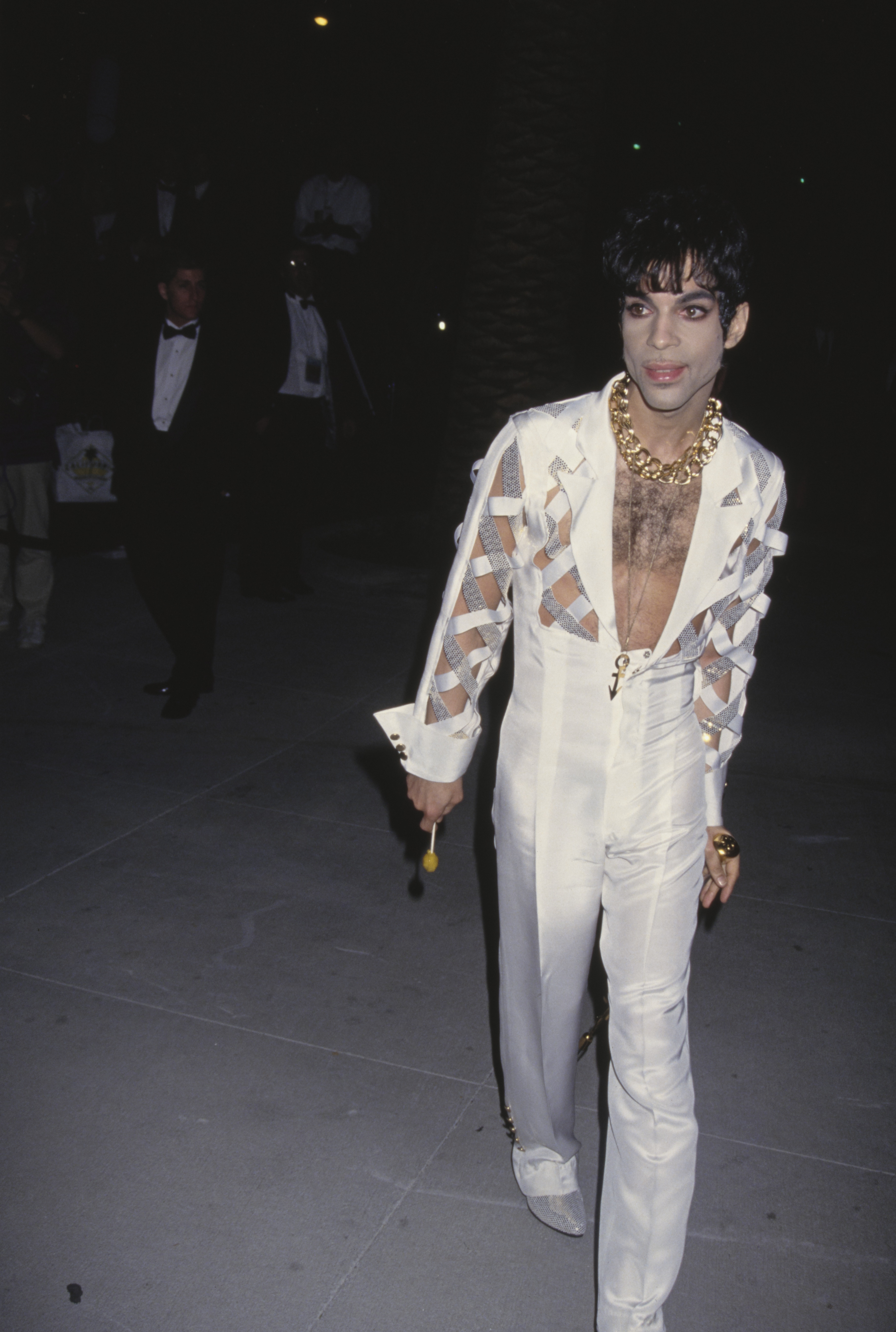 Prince à la première soirée annuelle des Oscars de Vanity Fair le 1er mars 1994 à West Hollywood, Californie | Source : Getty Images