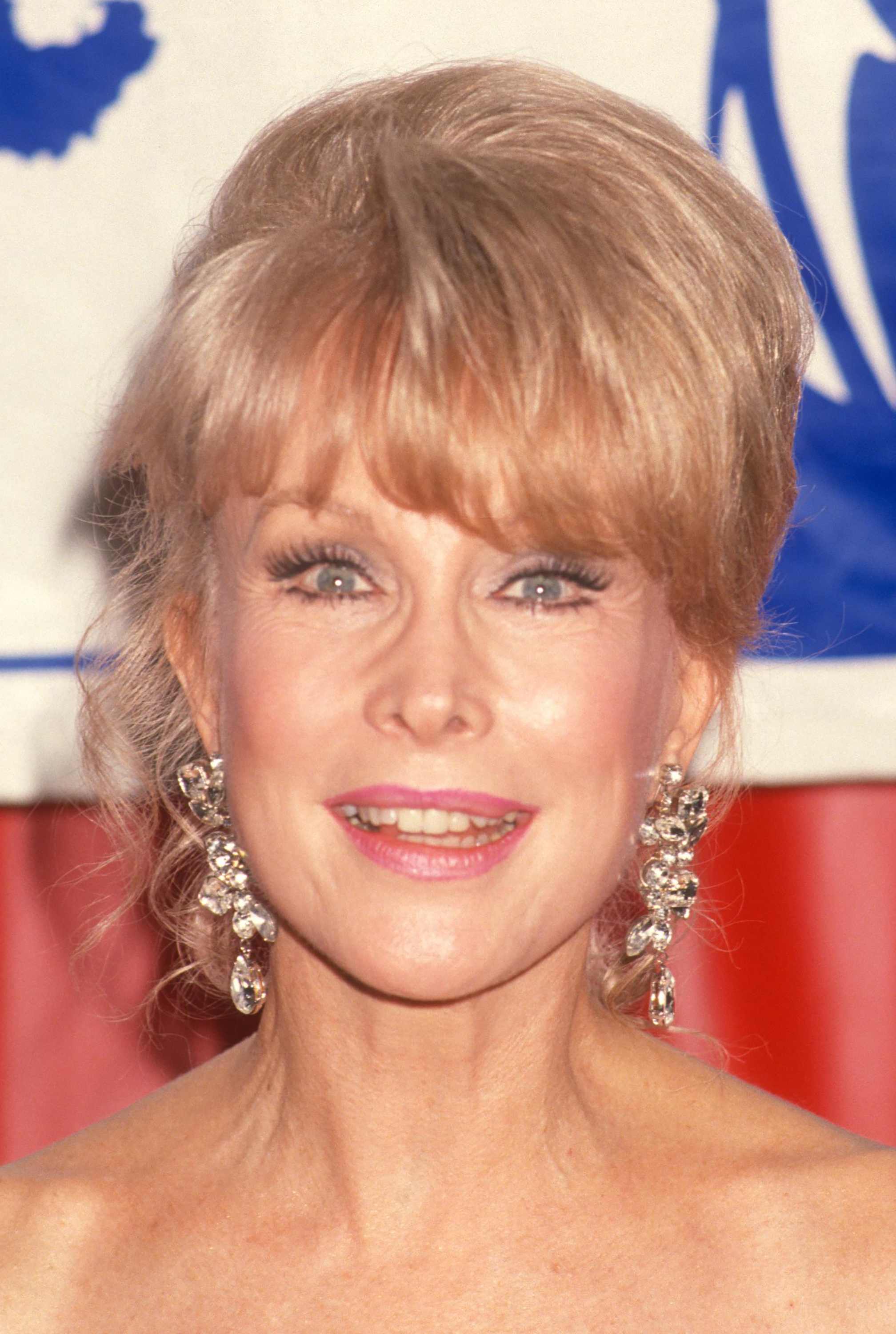 Barbara Eden assiste à une soirée de bienfaisance de la Fondation Starlight au 20/20 Club, le 16 mars 1991, à Beverly Hills, en Californie. | Source : Getty Images