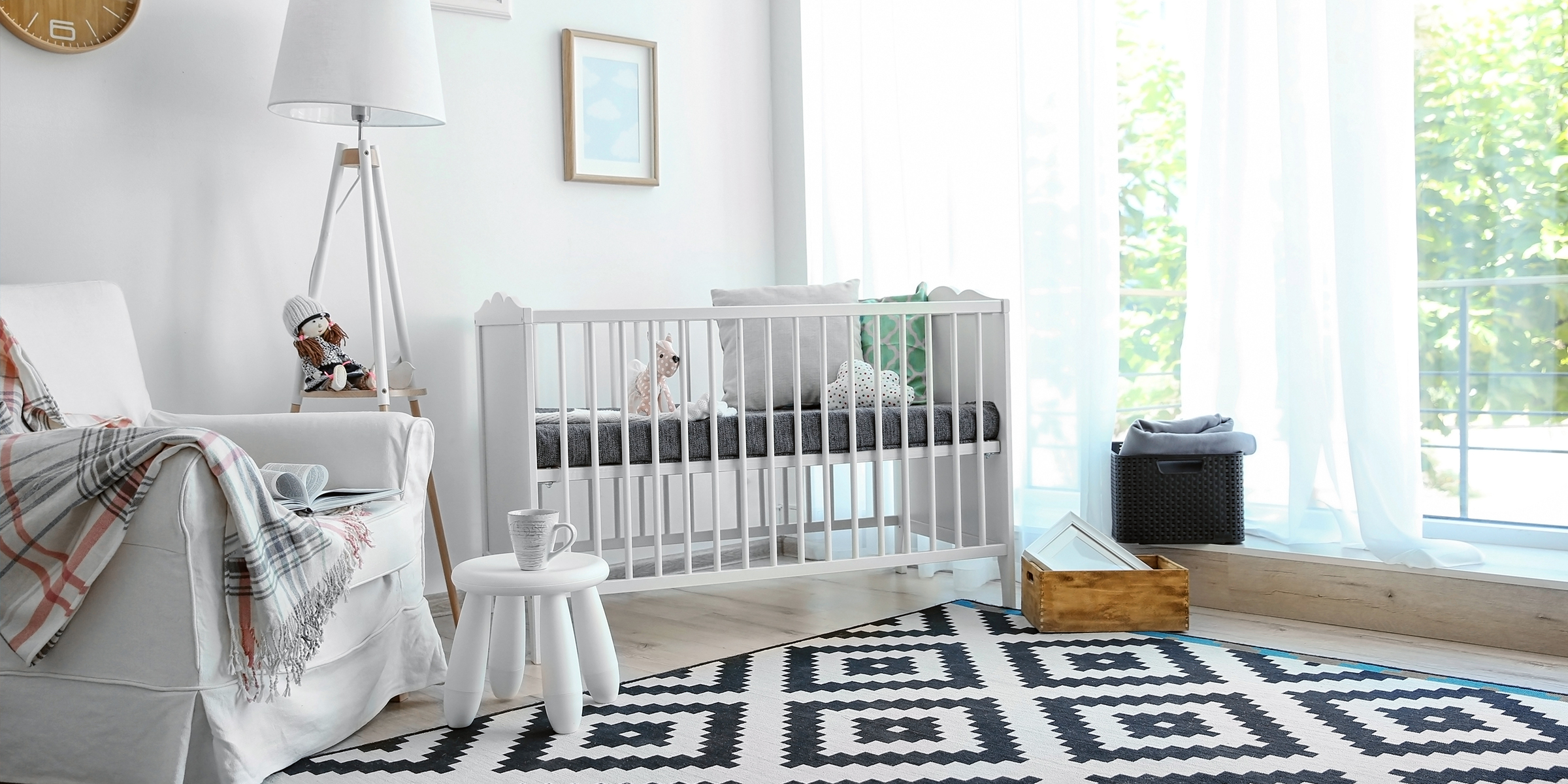 Un berceau situé dans la chambre | Source : Shutterstock