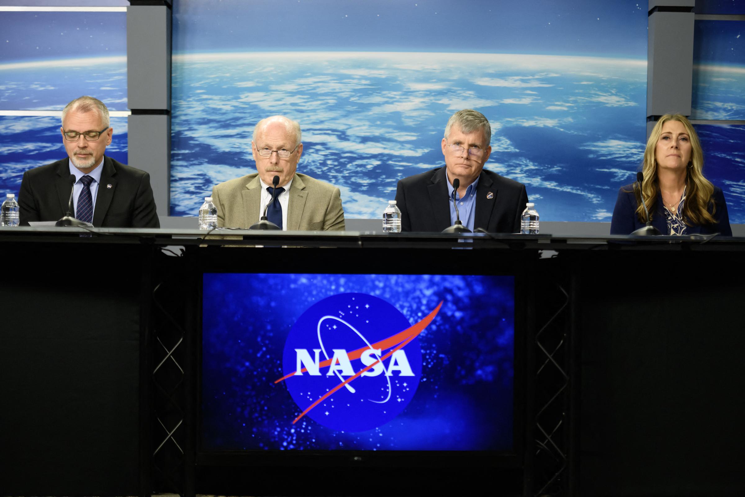 Des responsables de l'agence NASA s'expriment lors d'une conférence de presse pour discuter des projets de retour de deux astronautes restés bloqués à la Station spatiale internationale, le 24 août 2024 | Source : Getty Images