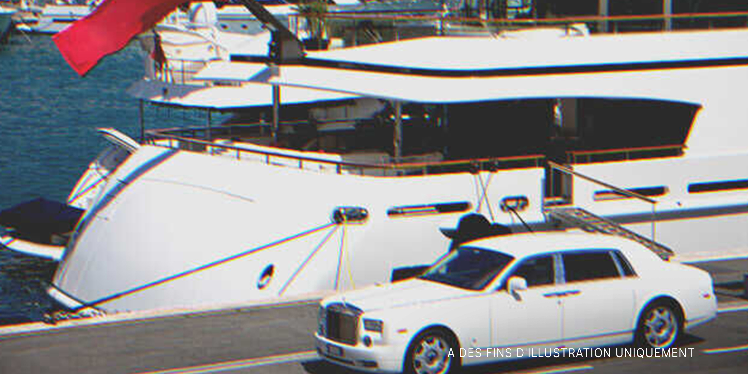Image d'un yacht blanc et d'une voiture blanche | Sources : Shutterstock