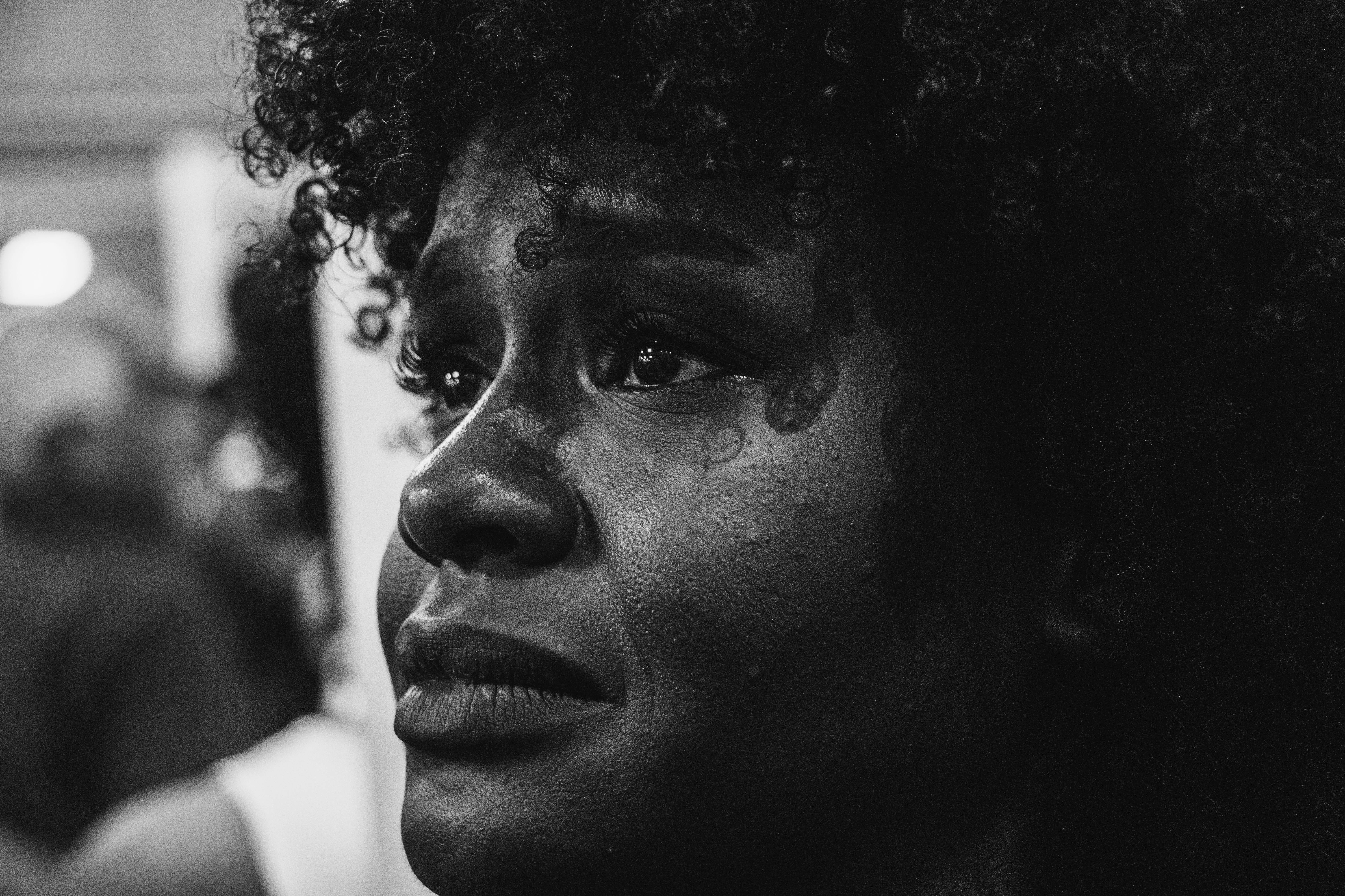 Une femme émotive qui pleure | Source : Pexels
