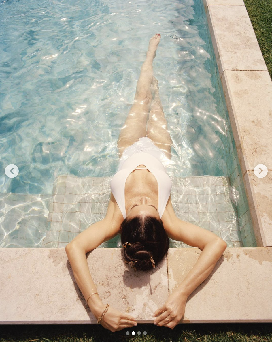 Demi Moore pose en maillot de bain, datant de juillet 2022 | Source : Instagram/DemiMoore