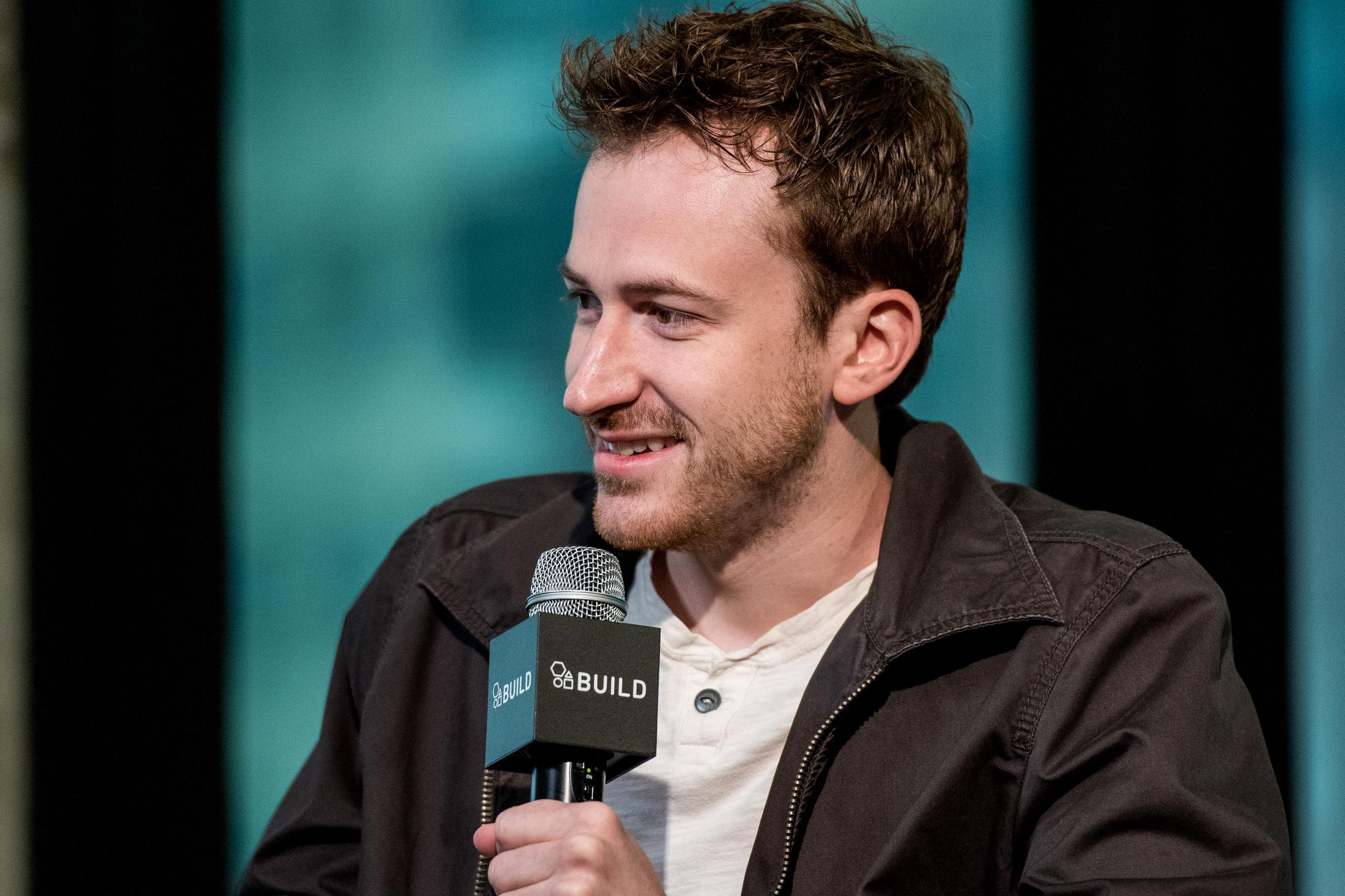 Joseph Mazzello parle du film « Undrafted » lors de l'événement AOL Build, le 14 juillet 2016, à New York. | Source : Getty Images
