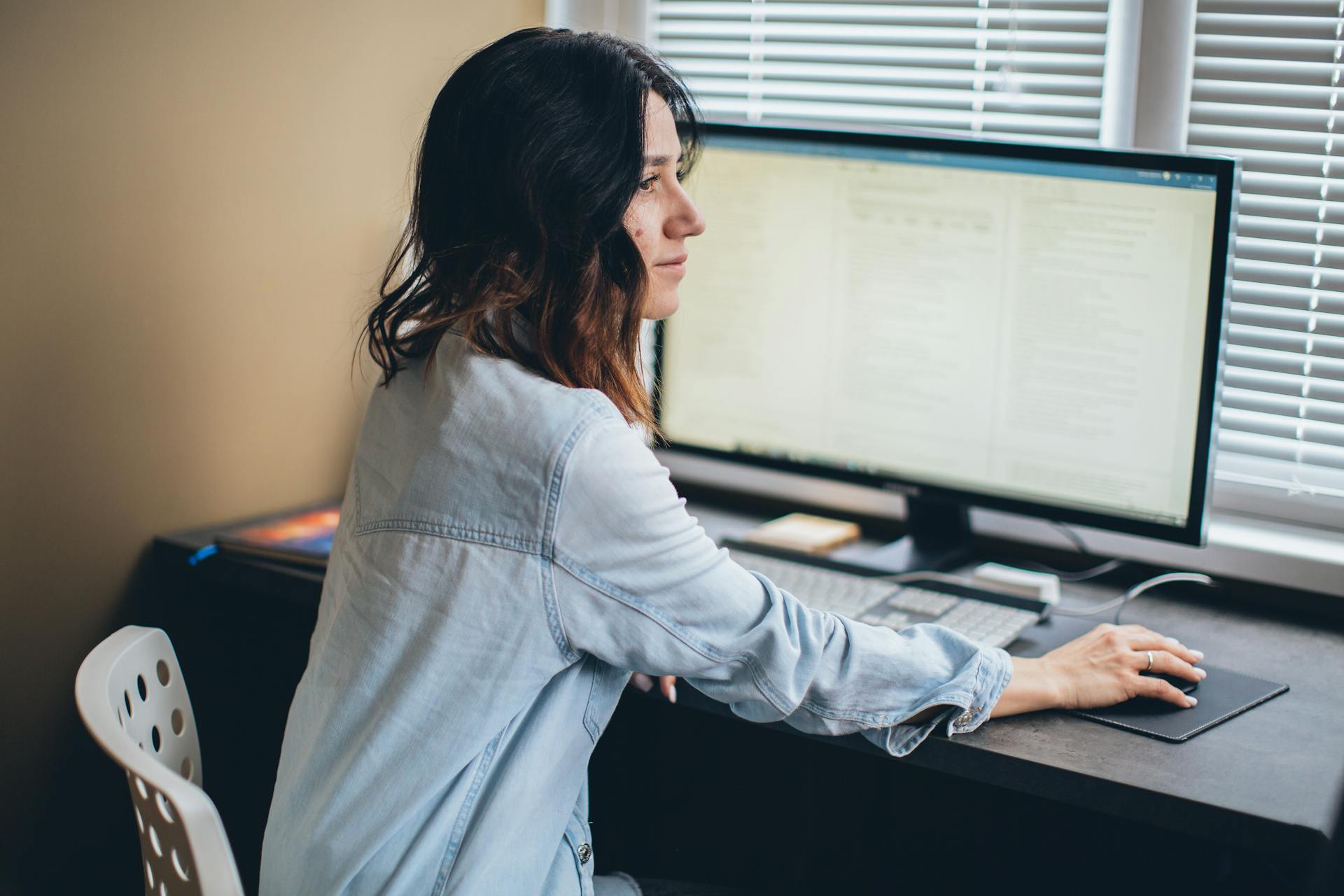 Une femme qui travaille à domicile | Source : Pexels