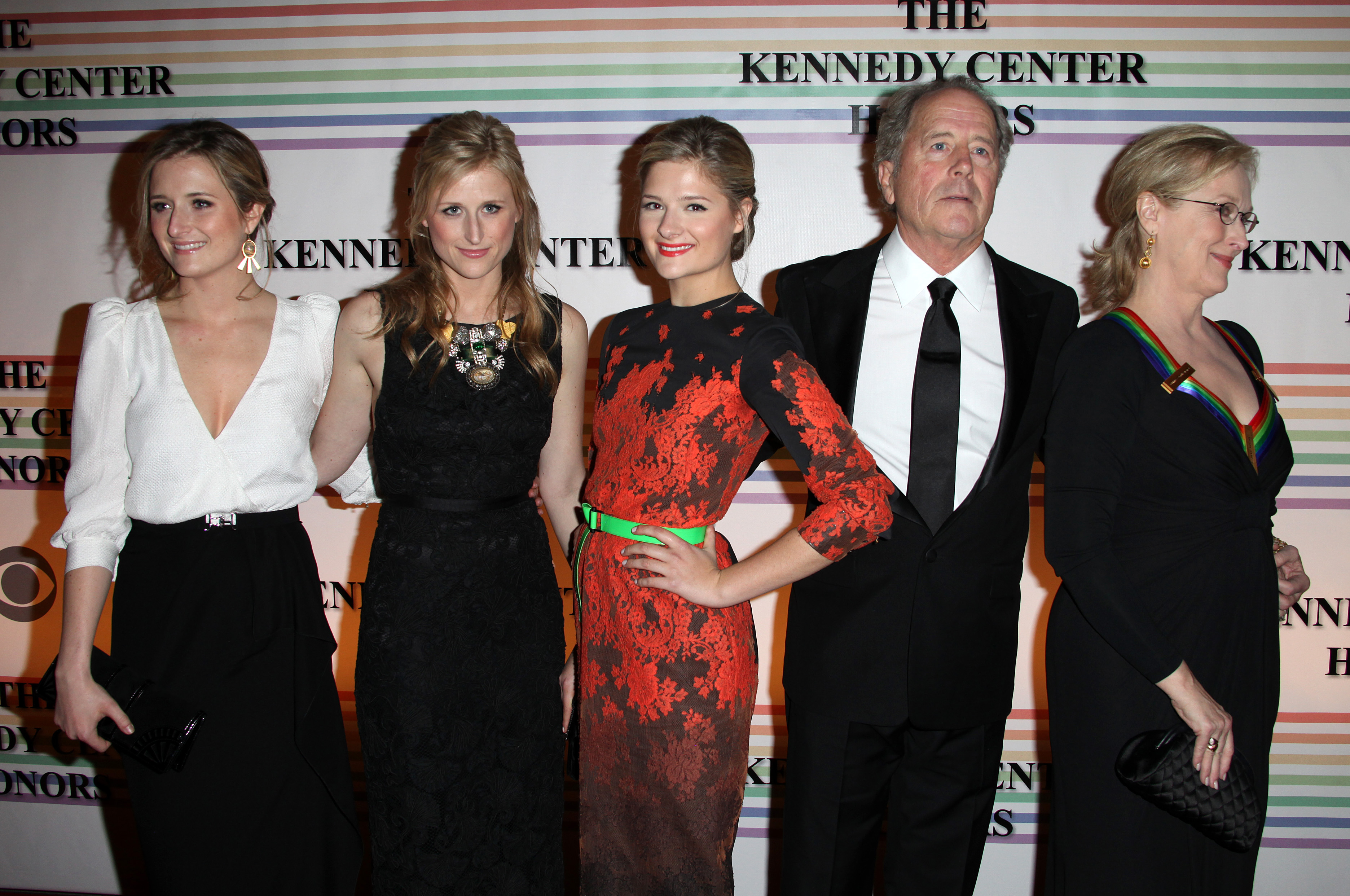 Grace Gummer, Mamie Gummer, Louisa Gummer, Don Gummer & Meryl Streep arrivant pour la 34ème présentation des Kennedy Center Honors au Kennedy Center à Washington, D.C. le 4 décembre 2011. | Source : Getty Images