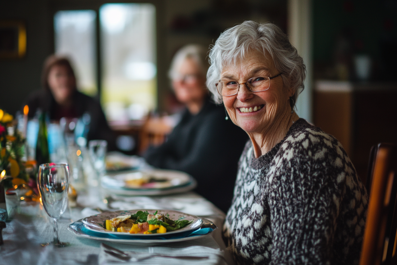 Une femme souriant maladroitement | Source : Midjourney