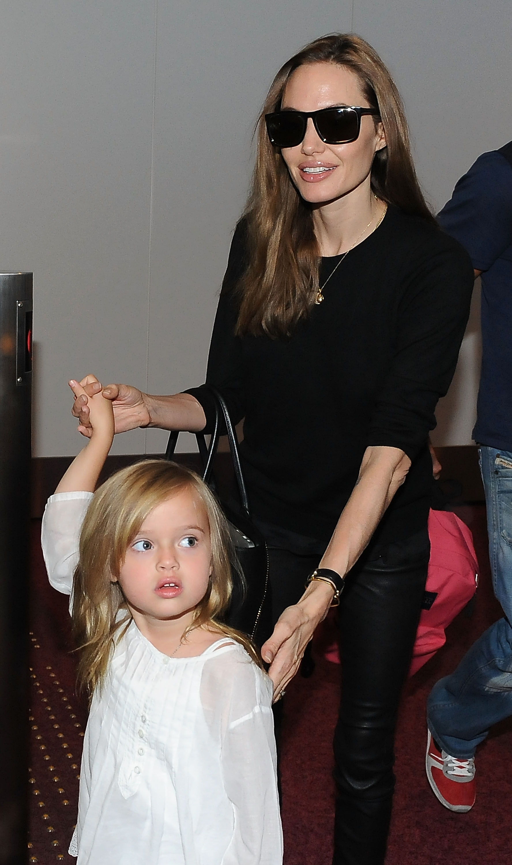 Angelina Jolie et Vivienne Jolie-Pitt à Tokyo en 2013 | Source : Getty Images