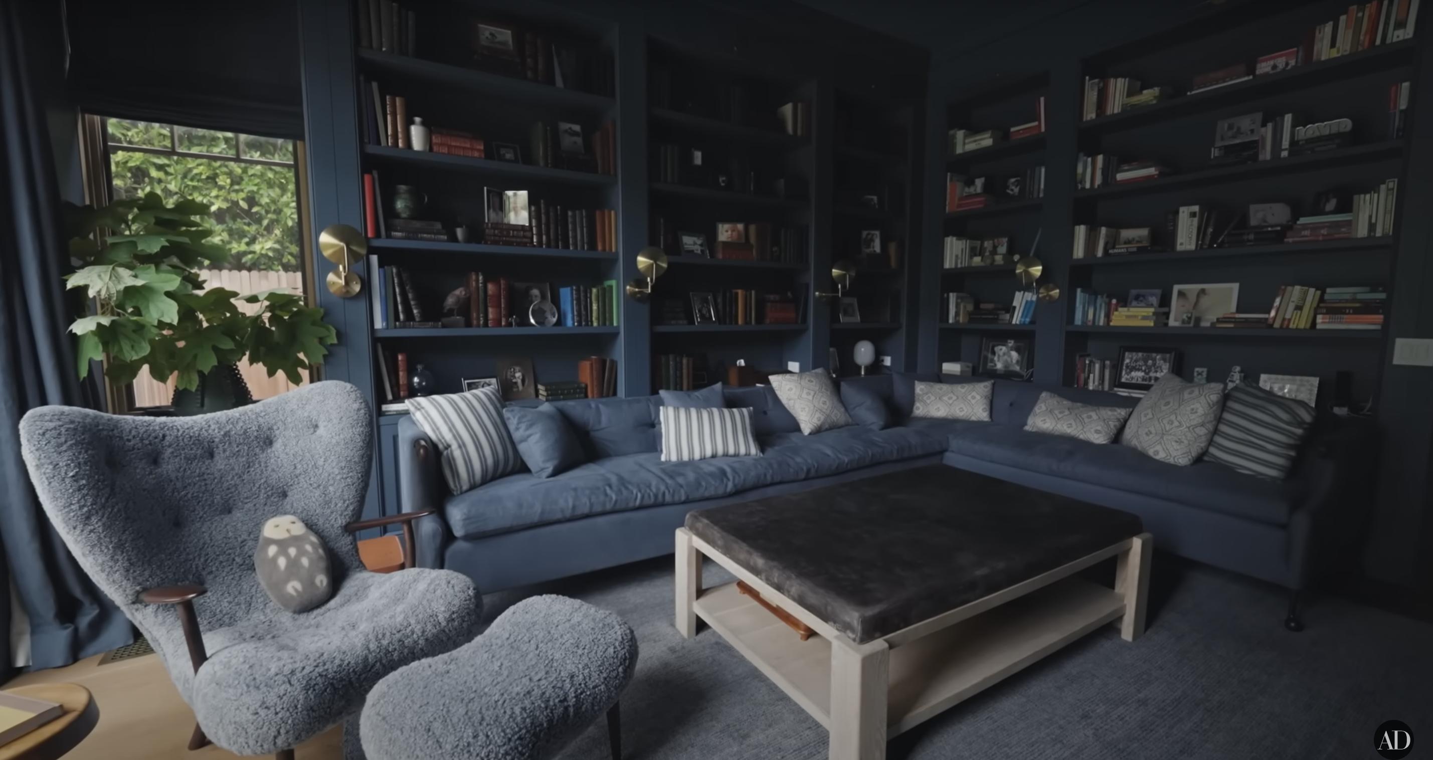 La bibliothèque de Jennifer Garner, datée du 3 septembre 2024 | Source : YouTube/@Archdigest