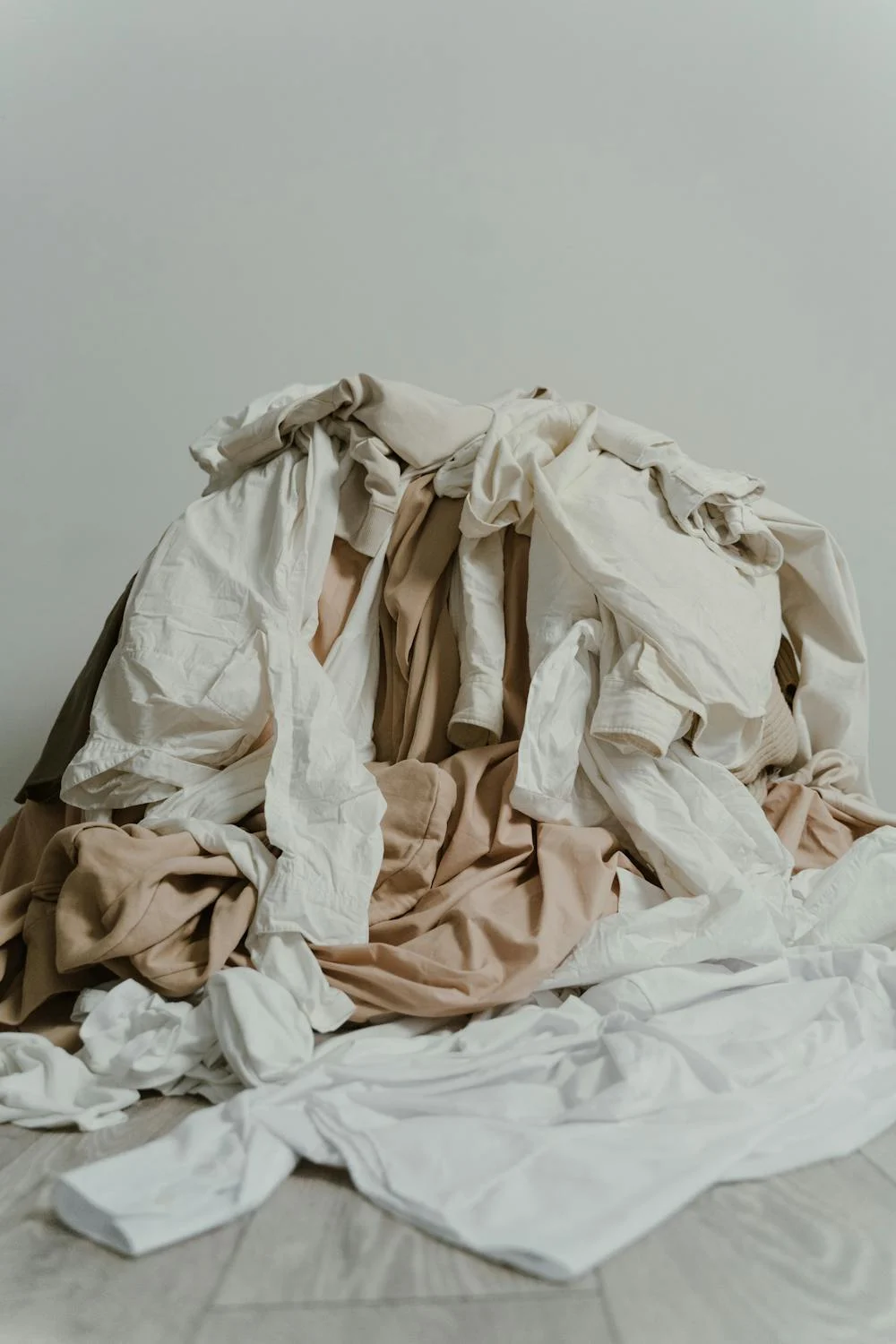 A pile of clothes | Source: Pexels