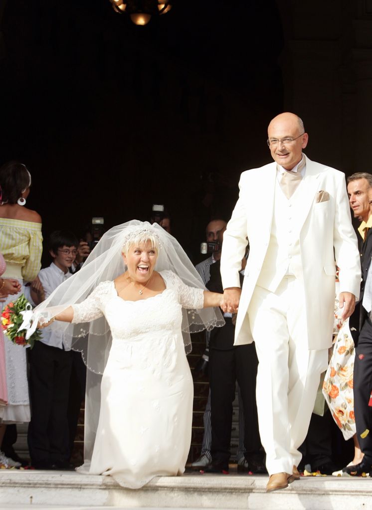 FRANCE - 27 AOUT : Mariage de Mimie Mathy et Benoist Gerard à Neuilly Sur Seine, France le 27 août 2005. (Photo par Pool BENHAMOU/DUFOUR/Gamma-Rapho via Getty Images)