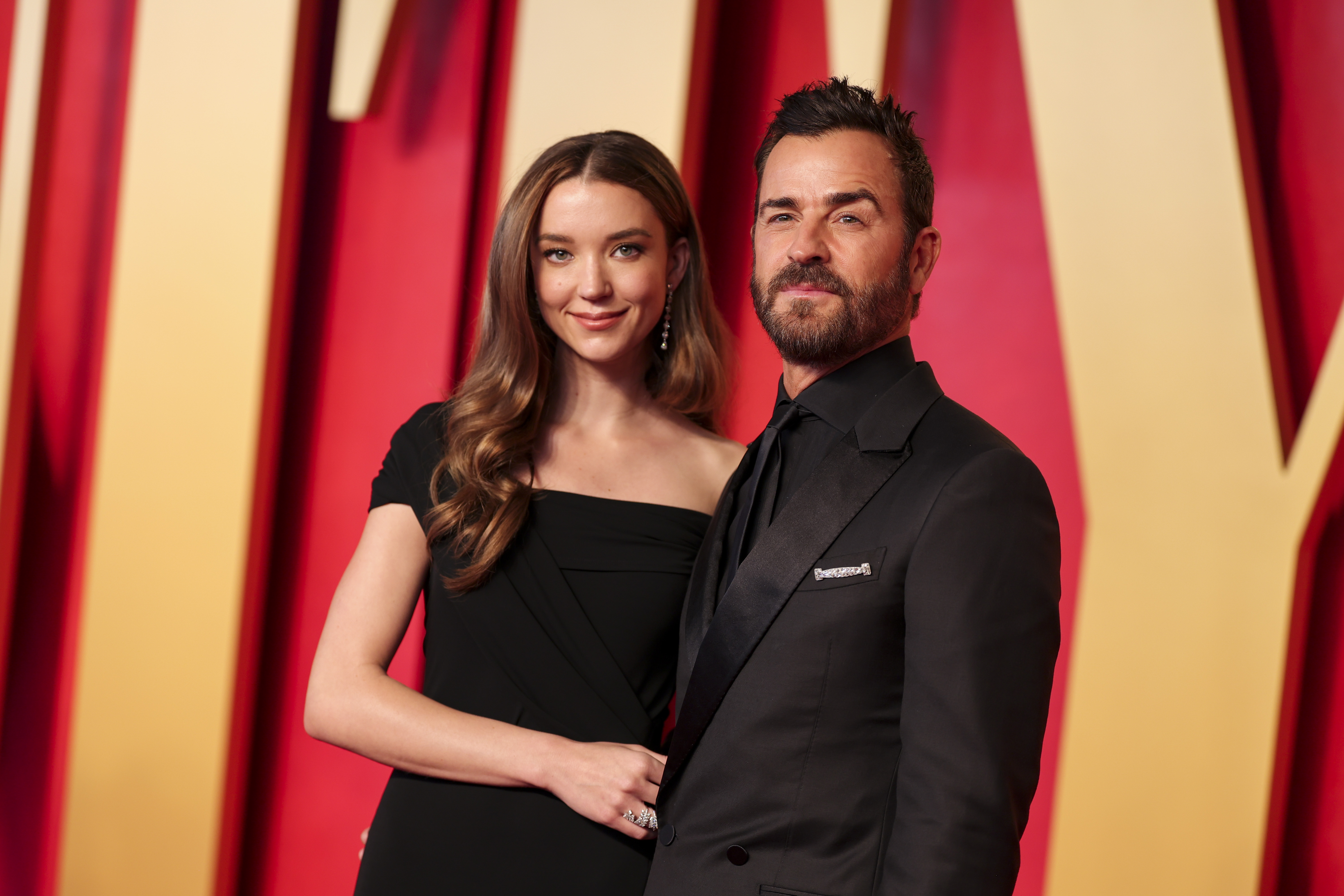 Nicole Brydon Bloom et Justin Theroux à la soirée des Oscars de Vanity Fair à Beverly Hills, Californie, le 10 mars 2024 | Source : Getty Images | Source: Getty Images