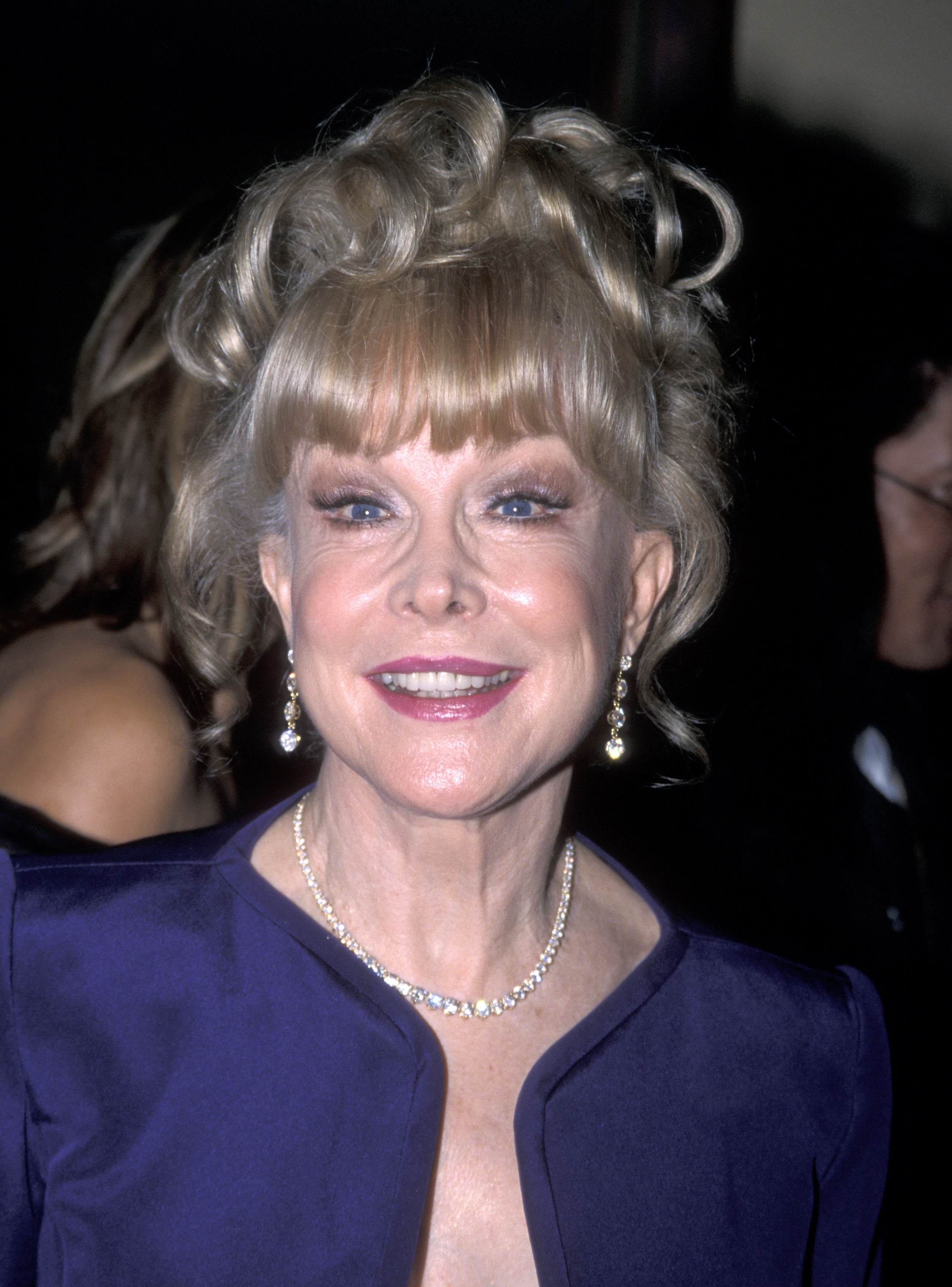 Barbara Eden assiste au 45e bal annuel des Thalians en l'honneur de Mary Tyler Moore, le 7 octobre 2000, à Los Angeles, en Californie. | Source : Getty Images