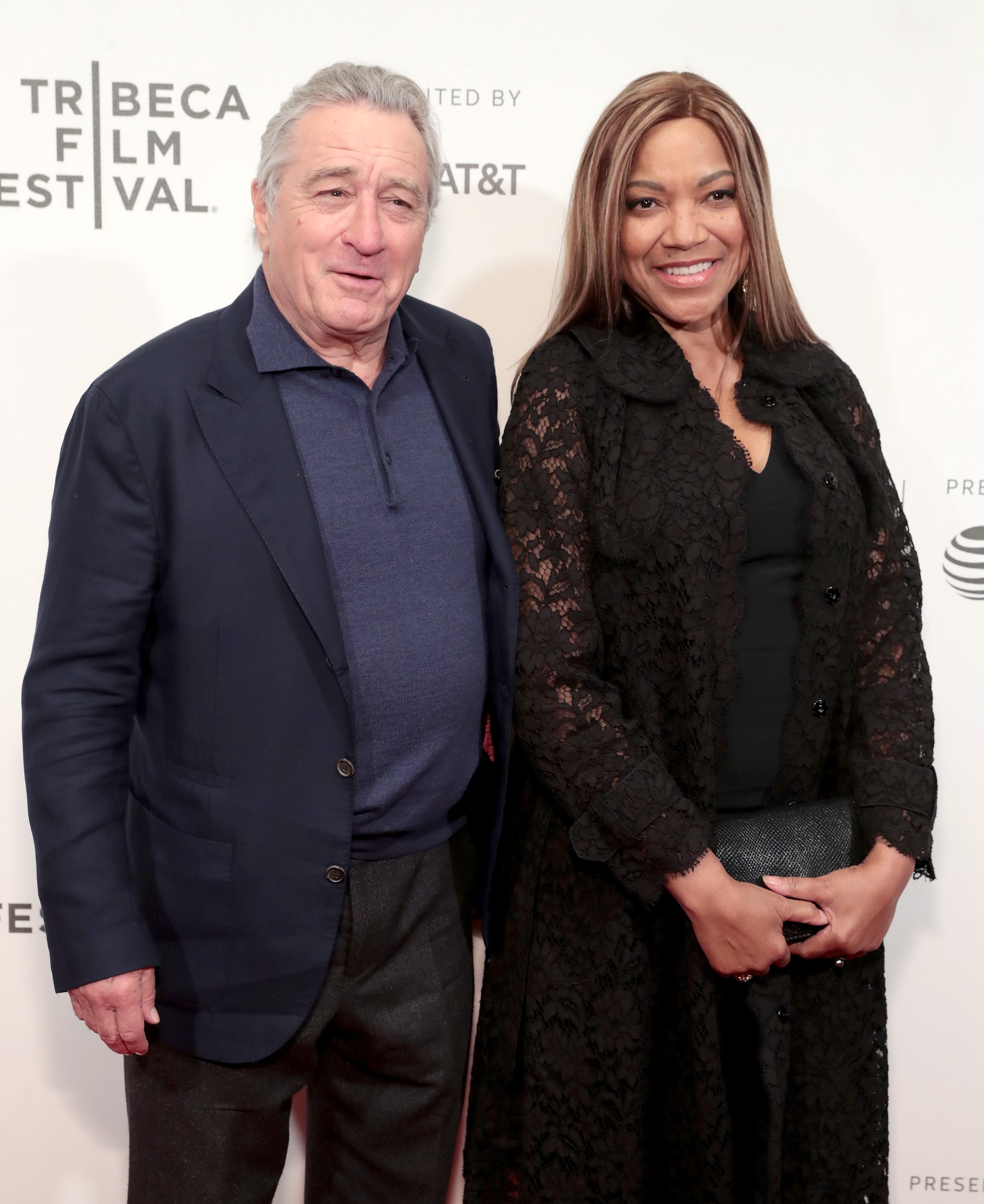 Robert De Niro et Grace Hightower lors de la projection de "The Fourth Estate" au BMCC Tribeca PAC le 28 avril 2018 à New York. | Photo : Getty Images