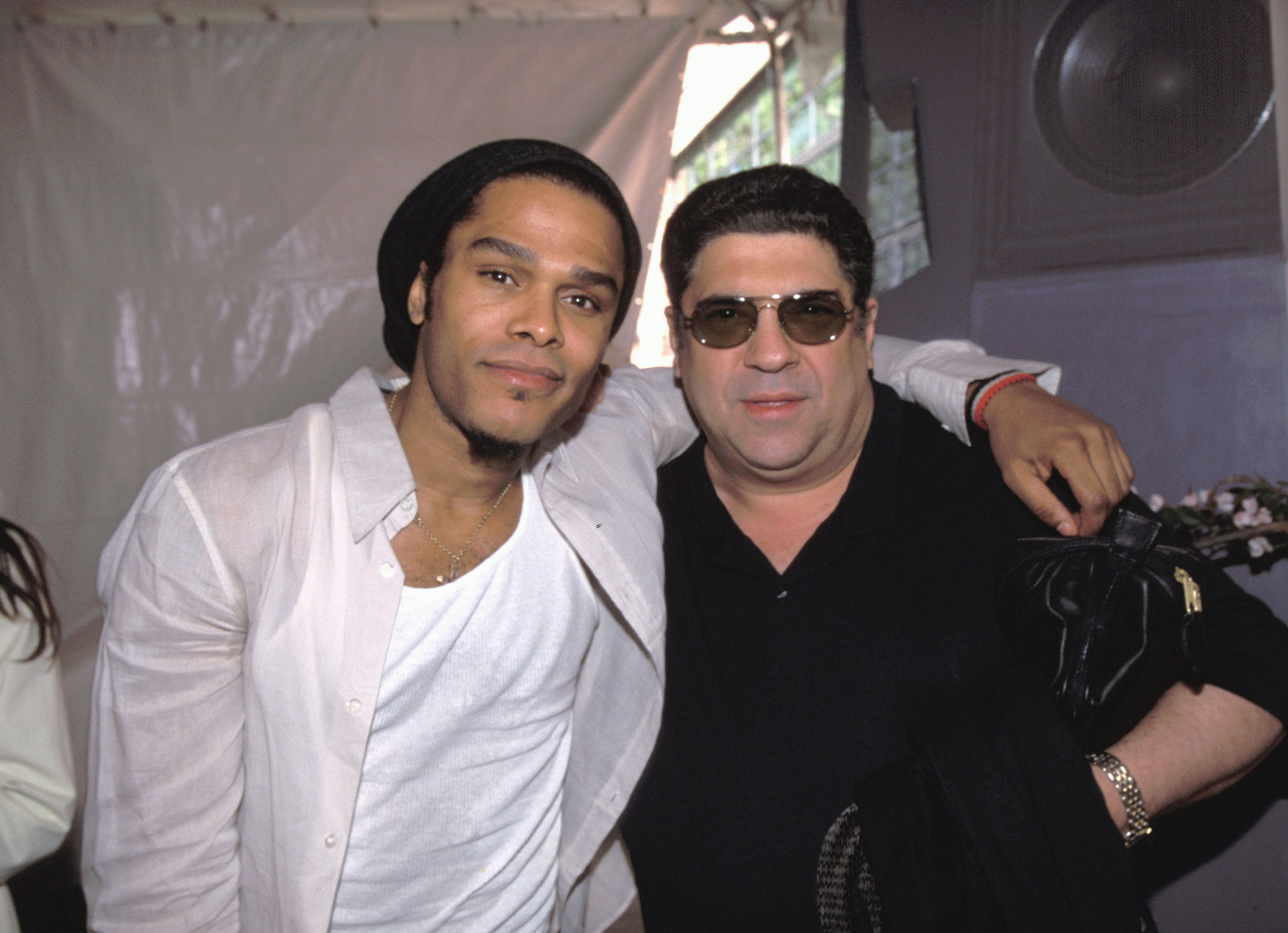 Après avoir percé grâce à ce rôle, Vincent Pastore a participé à plusieurs émissions de télé et à des émissions de téléréalité de type compétition. Sur cette photo, on le voit avec Maxwell à la