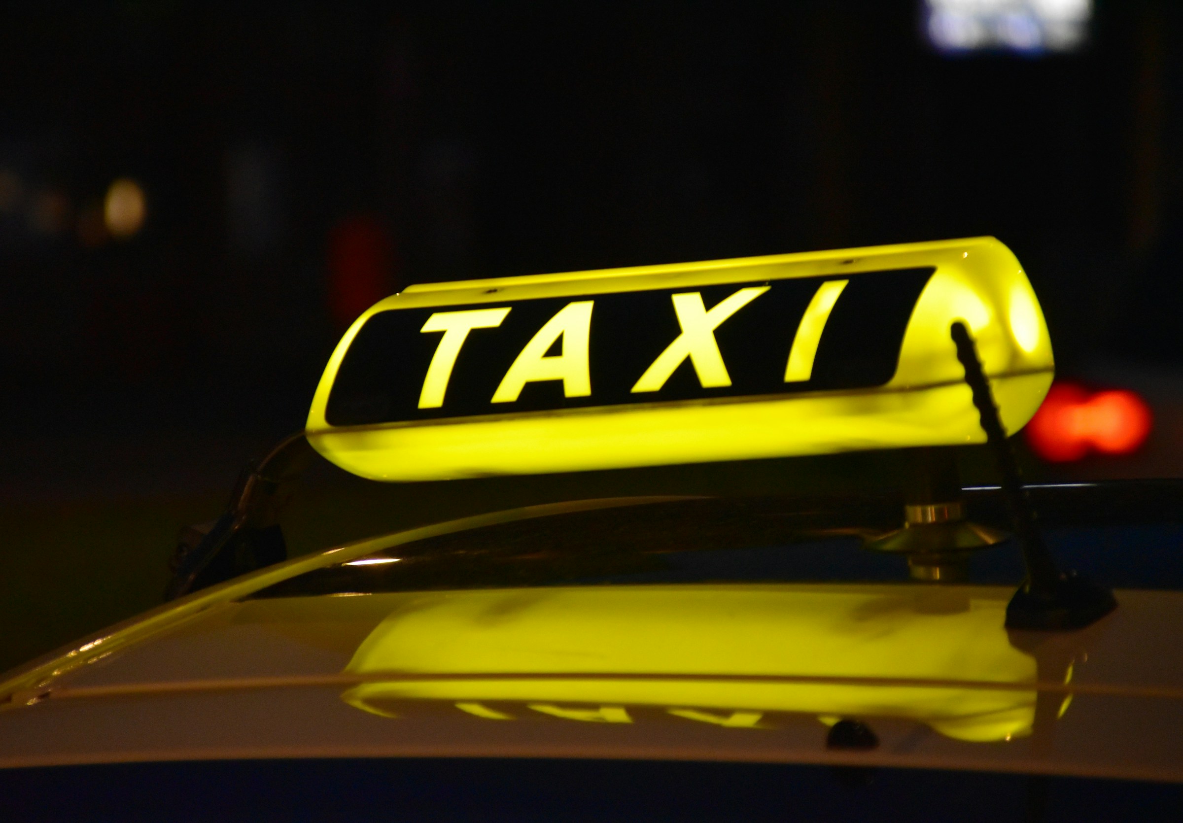 Un taxi la nuit | Source : Unsplash