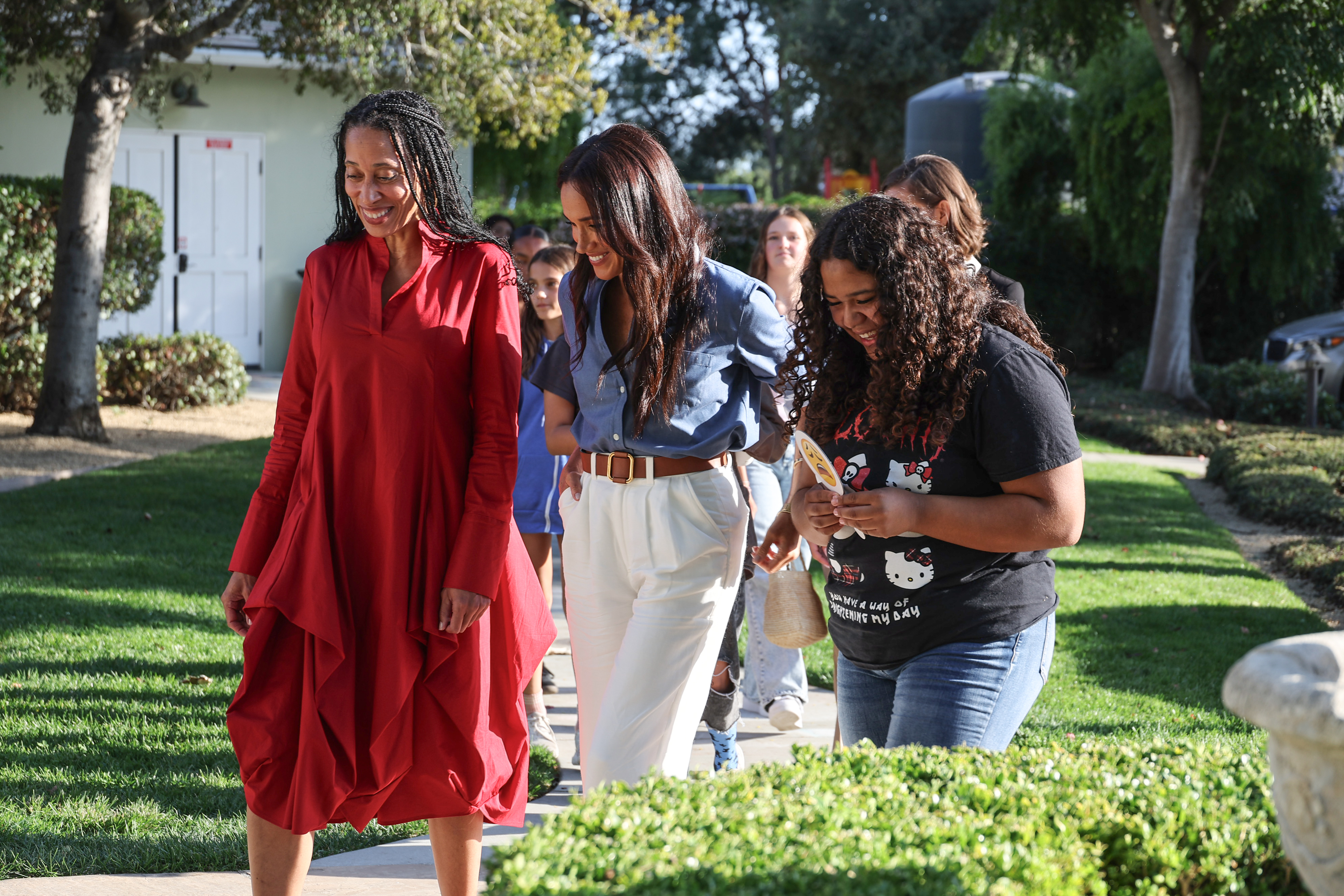 Le Dr Stephanie J. Hull et Meghan Markle sont vus à Girls Inc. of Greater Santa Barbara le 02 octobre 2024, à Santa Barbara, en Californie | Source : Getty Images