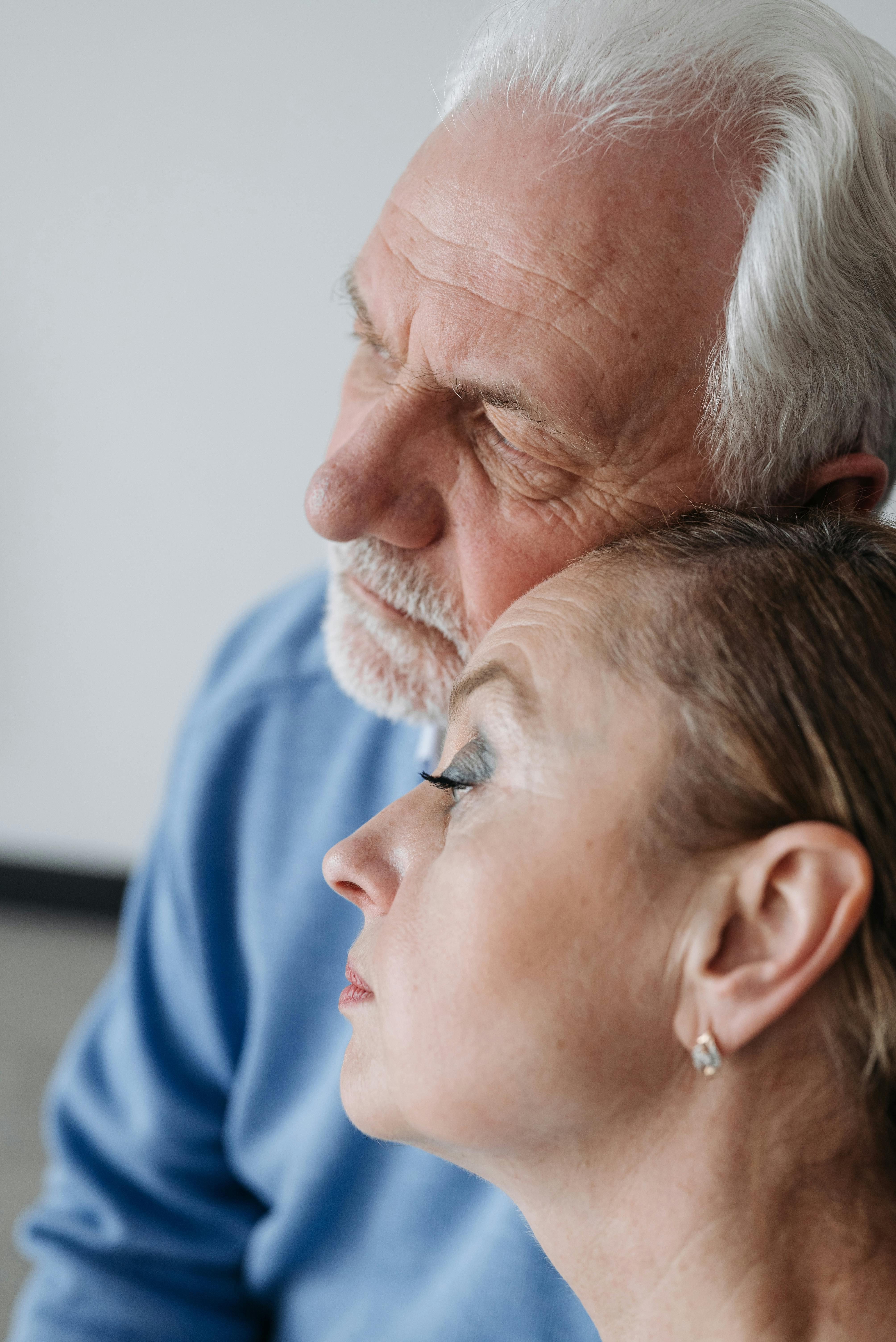 Gros plan d'un homme et d'une femme | Source : Pexels