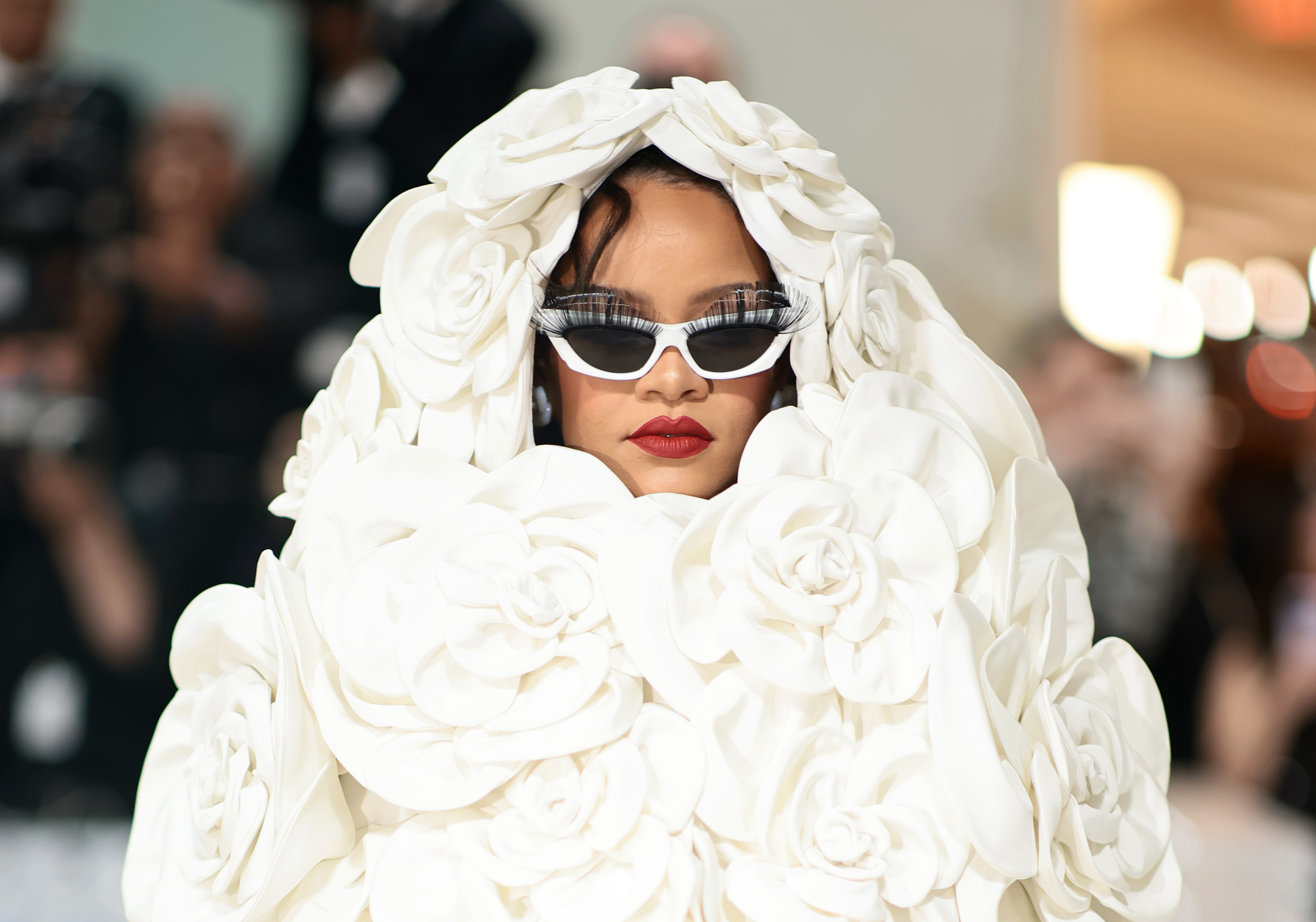 Rihanna au gala du Met 2023 célébrant "Karl Lagerfeld : Une ligne de beauté" au Metropolitan Museum of Art à New York le 1er mai 2023 | Source : Getty Images