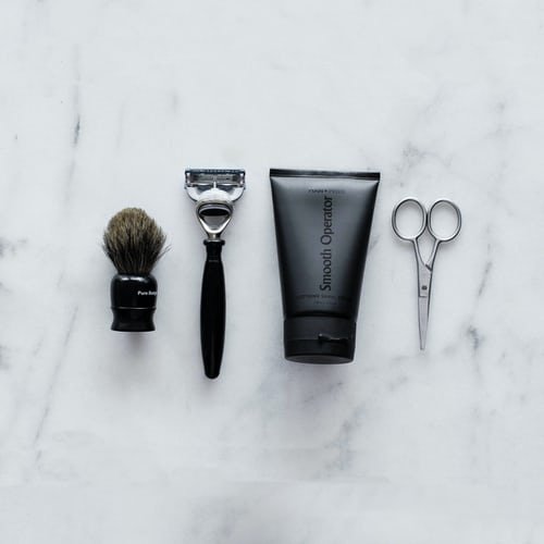 Un kit de soin pour hommes. l Source : Unsplash