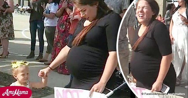 Une femme enceinte accouche après avoir retrouvé son mari militaire (vidéo)