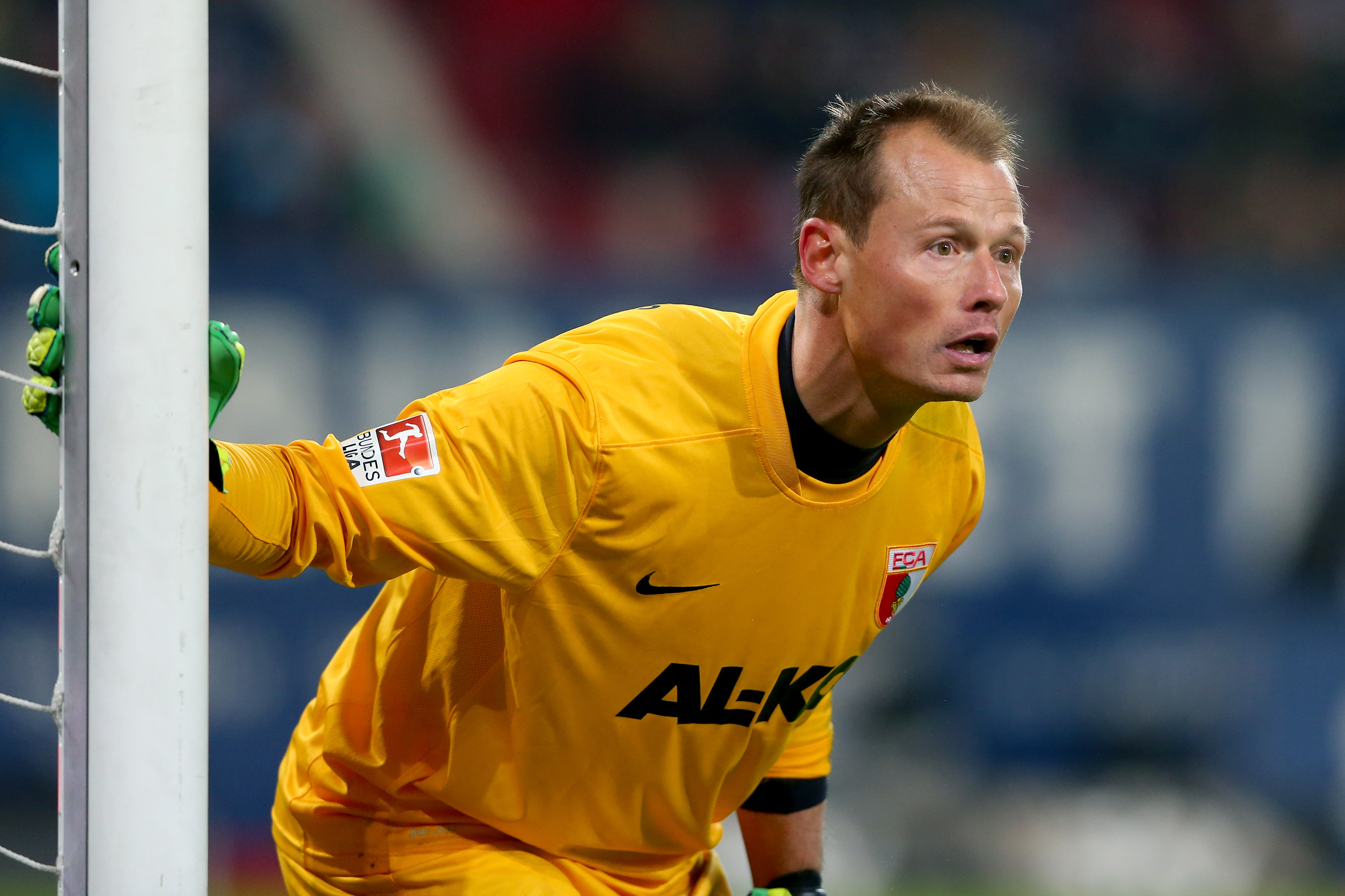 Alexander Manninger, gardien de but d'Augsbourg, réagit lors du match de Bundesliga opposant le FC Augsbourg au Hamburger SV à la SGL Arena, le 29 novembre 2014 à Augsbourg, en Allemagne I Source : Getty Images