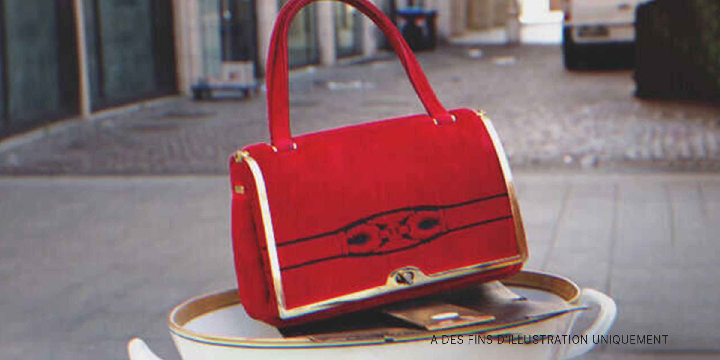 Un sac rouge | Source : Shutterstock