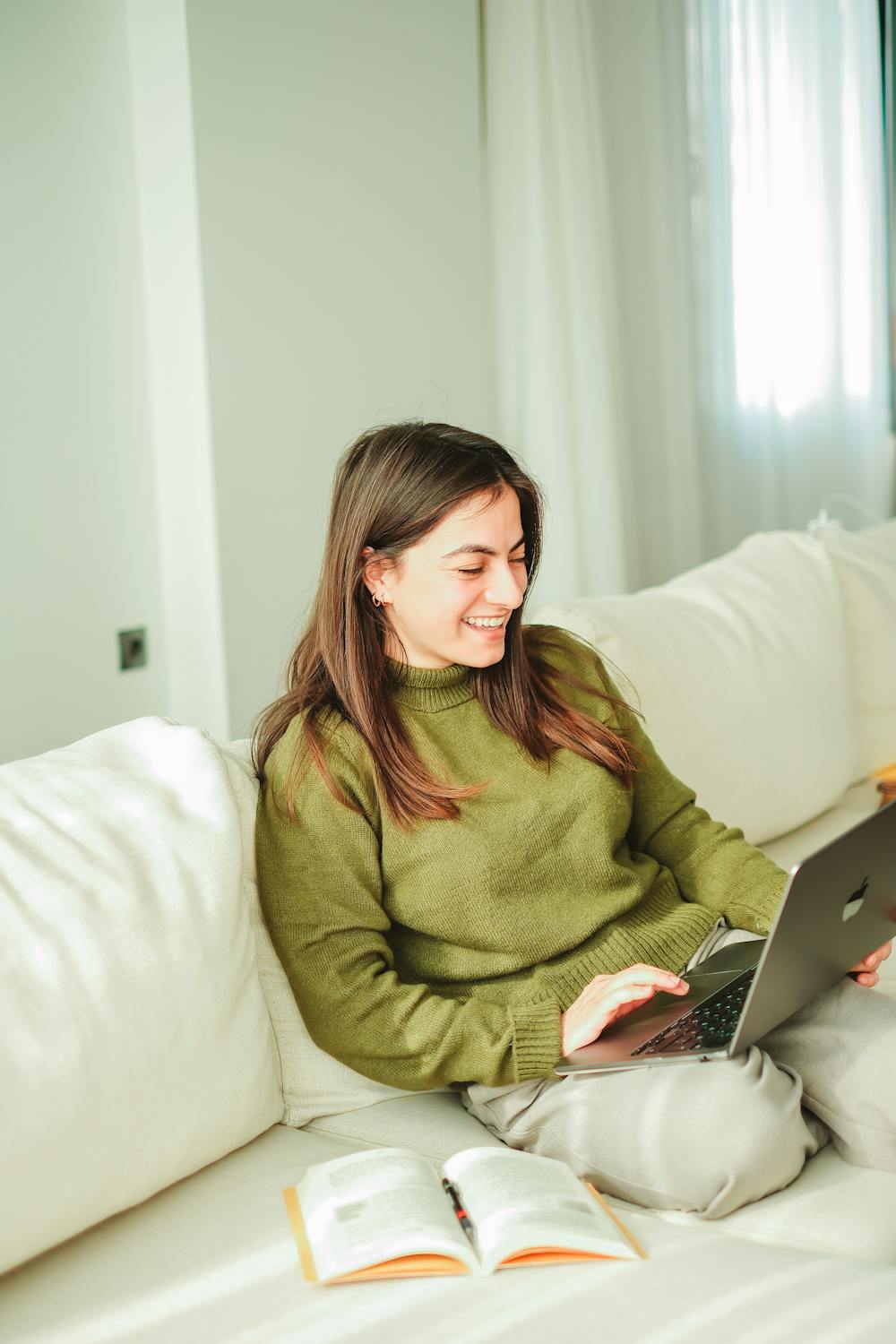Une femme lors d'une réunion en ligne | Source : Pexels