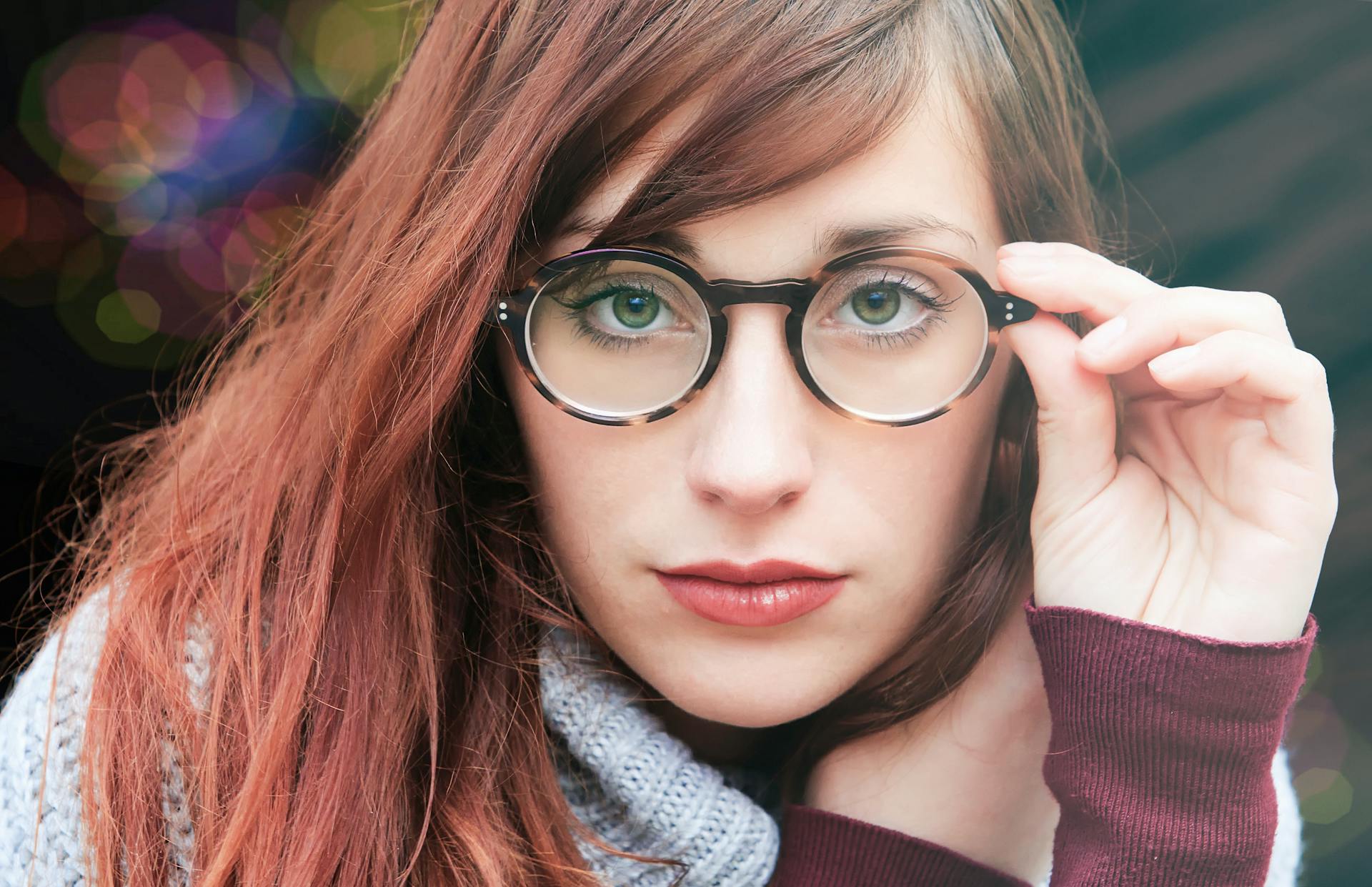 Une femme avec des lunettes | Source : Pexels