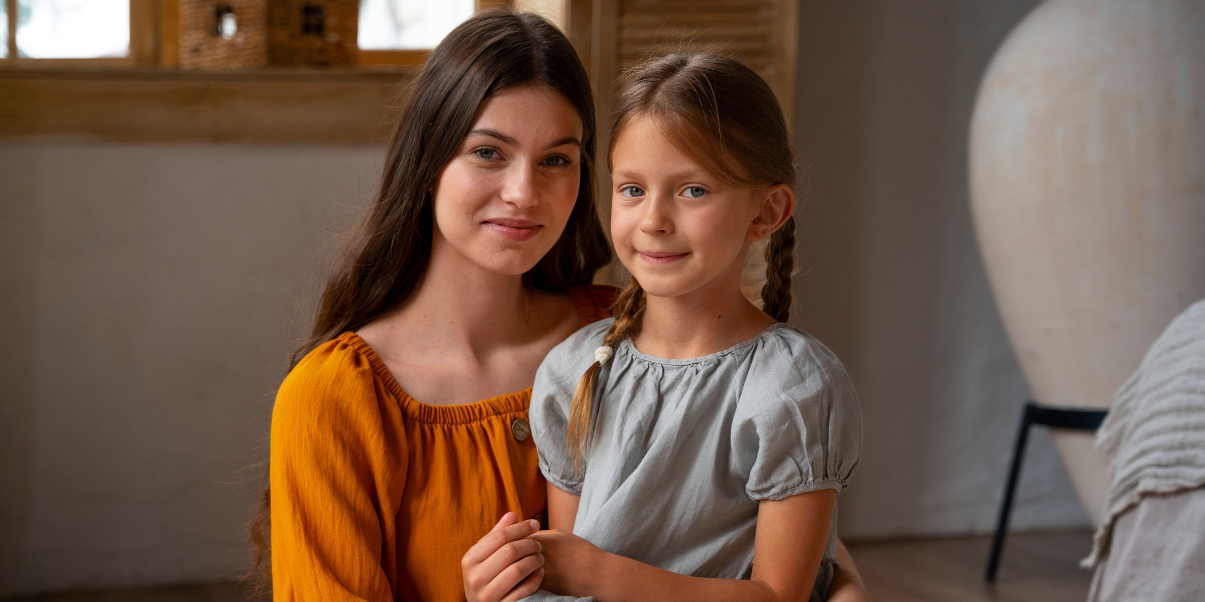 Une mère heureuse avec sa fille | Source : Freepik