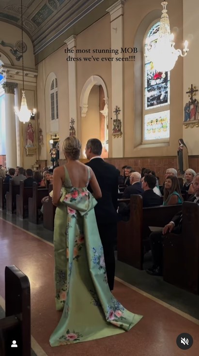 Lori DeWitt et Robert Chance DeWitt au mariage de leur fille dans un clip mis en ligne le 5 juin 2024 | Source : Instagram/capturedbychloe.co