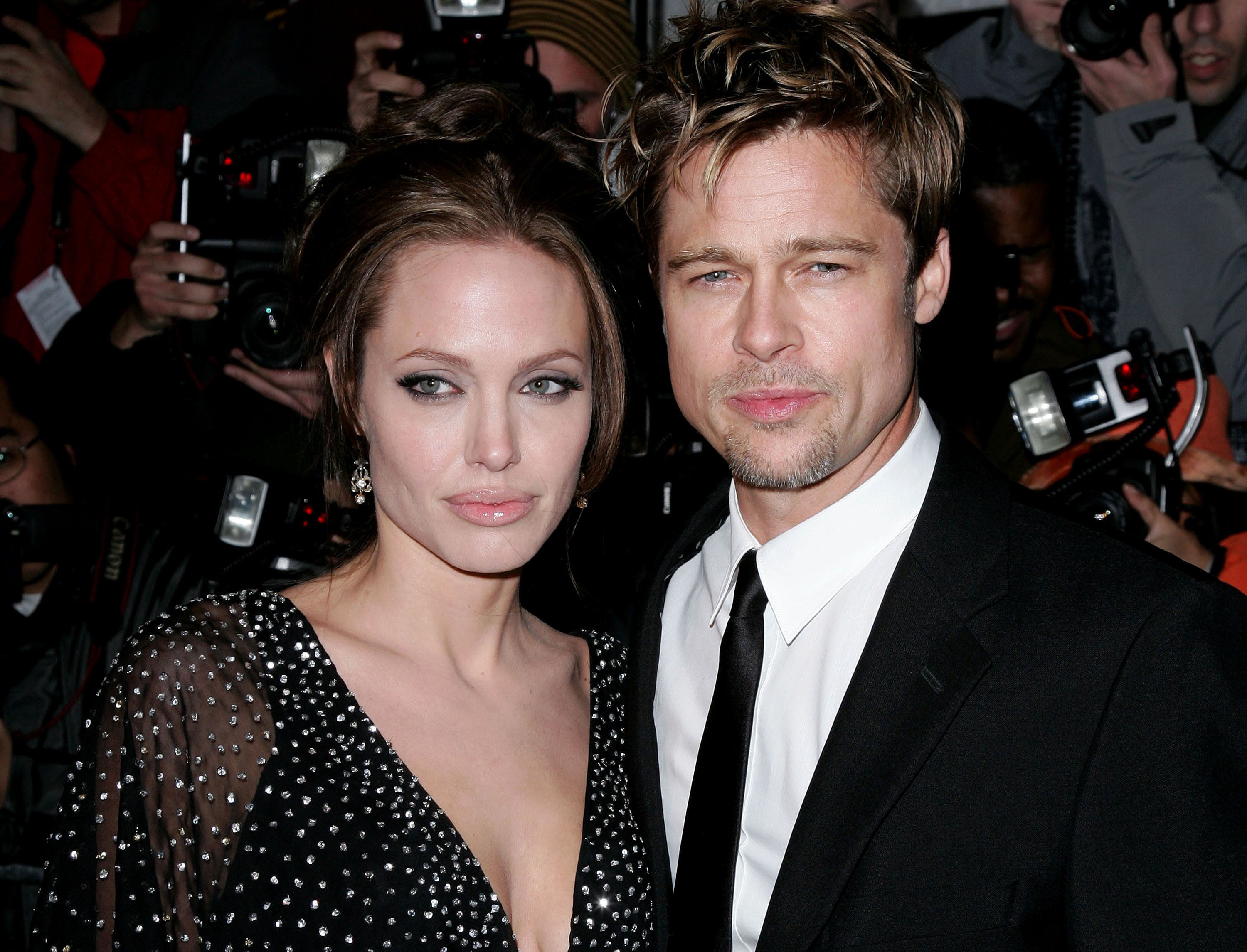 Angelina Jolie et Brad Pitt assistent à la première de "The Good Shepherd" le 11 décembre 2006 | Source : Getty Images