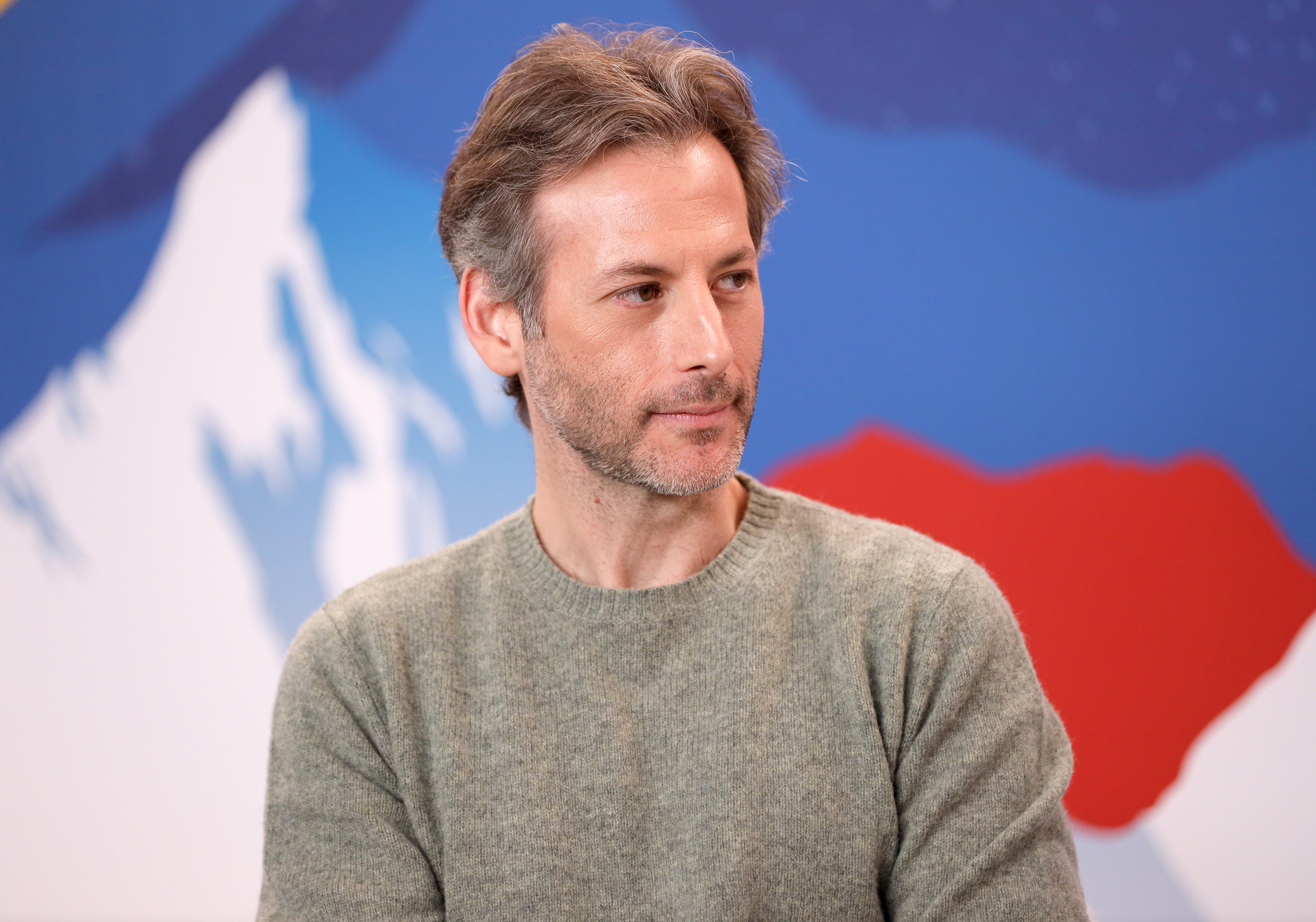 Jeff Baena assiste au studio IMDb à l'Acura Festival Village lors du festival du film de Sundance 2020, le 26 janvier 2020, à Park City, dans l'Utah. | Source : Getty Images