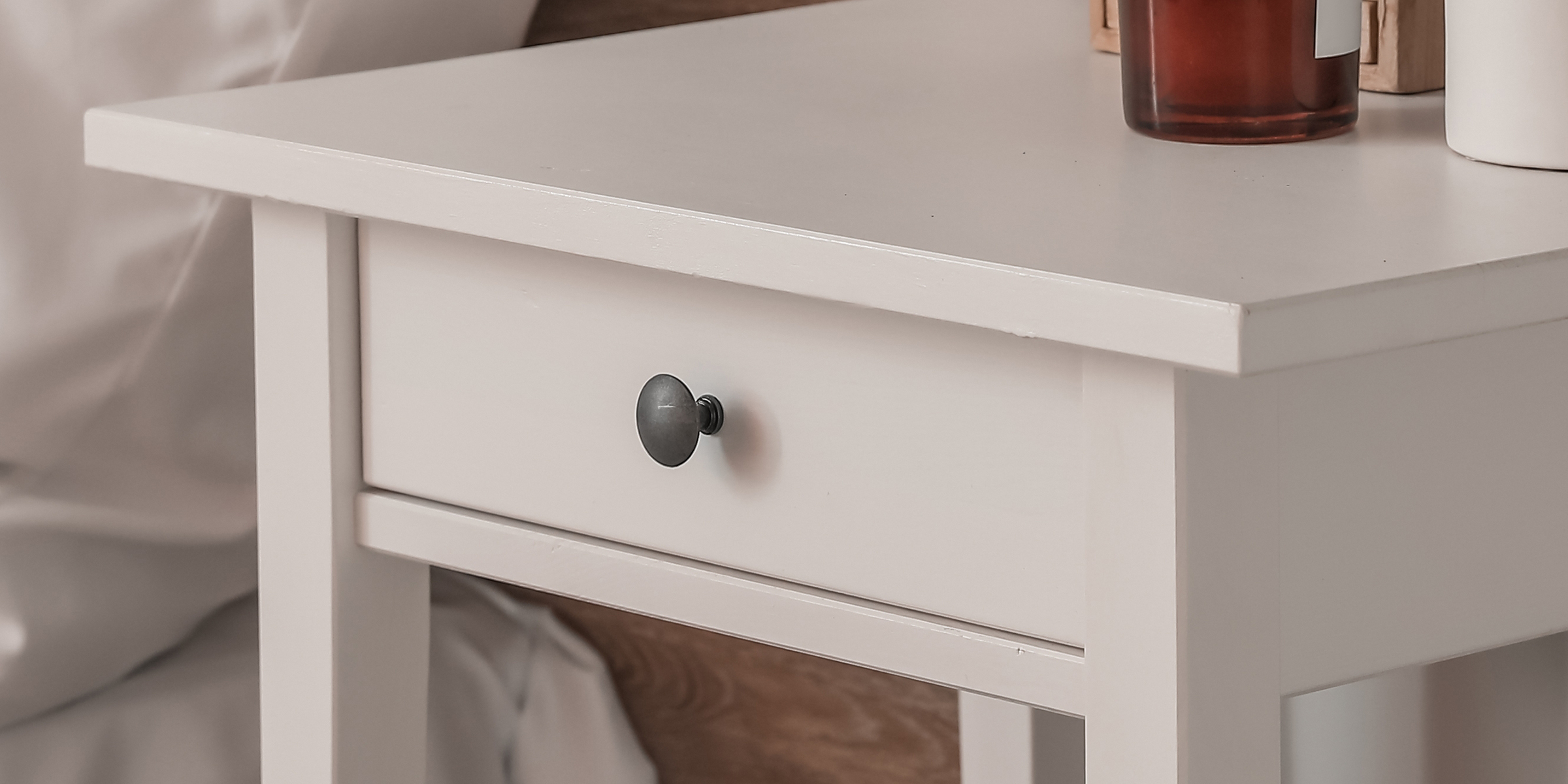 Une table de nuit | Source : Shutterstock