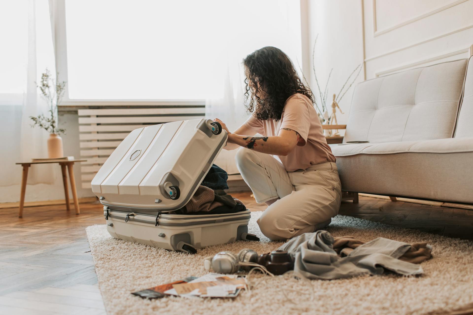 Une femme fait sa valise | Source : Pexels