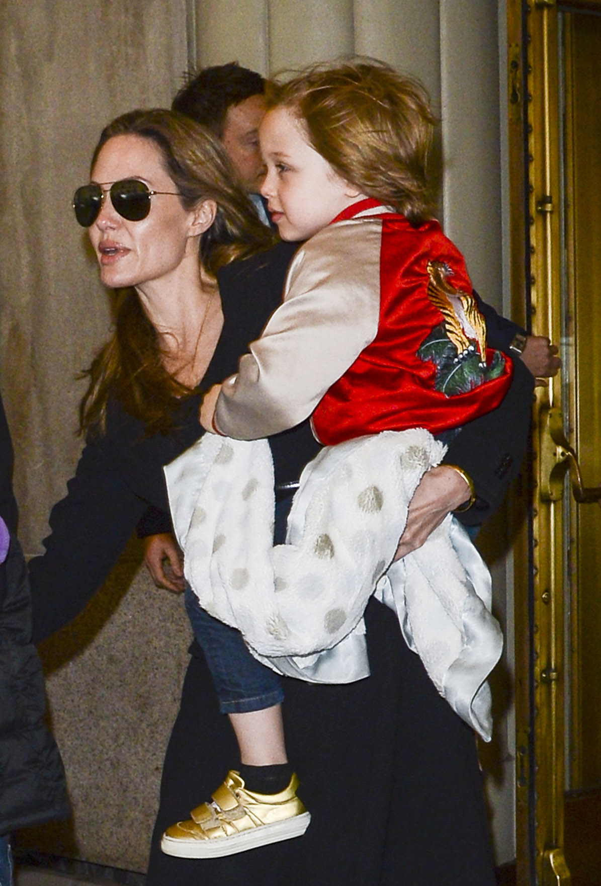 Angelina Jolie et Knox Jolie-Pitt aperçus à New York le 5 avril 2013. | Source : Getty Images