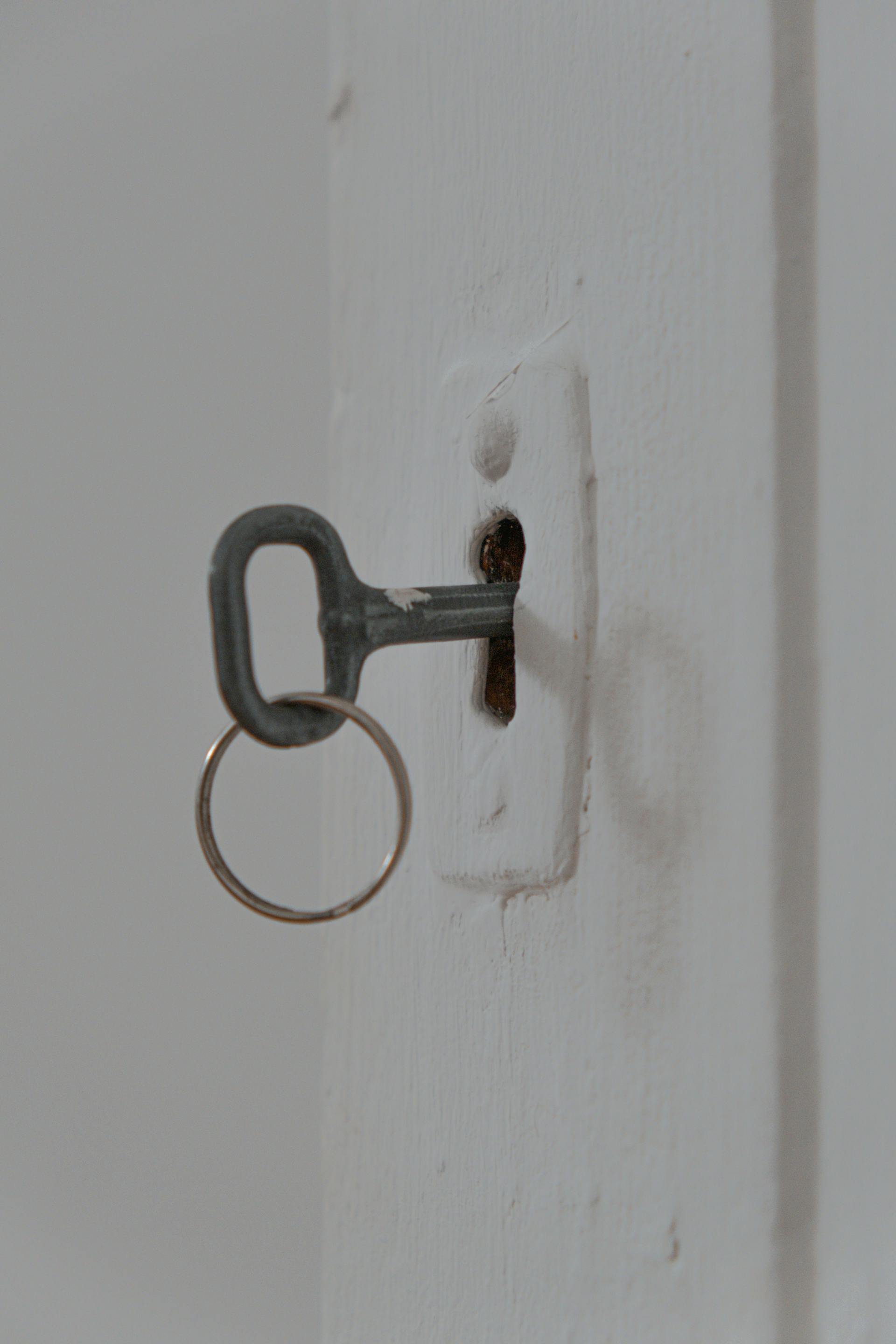 Une clé dans un trou de serrure | Source : Pexels
