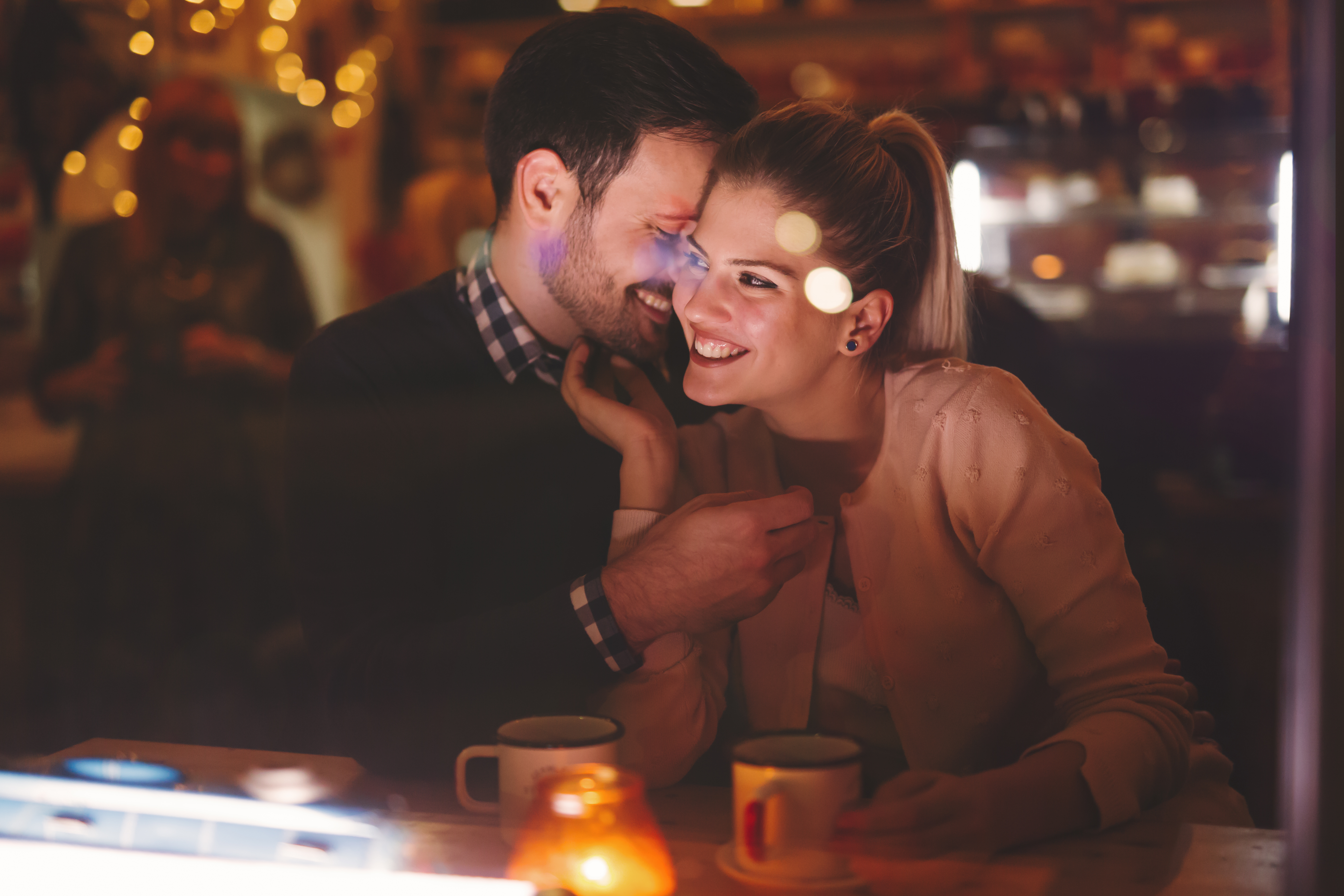 Un homme et une femme lors d'un rendez-vous. | Source : Shutterstock