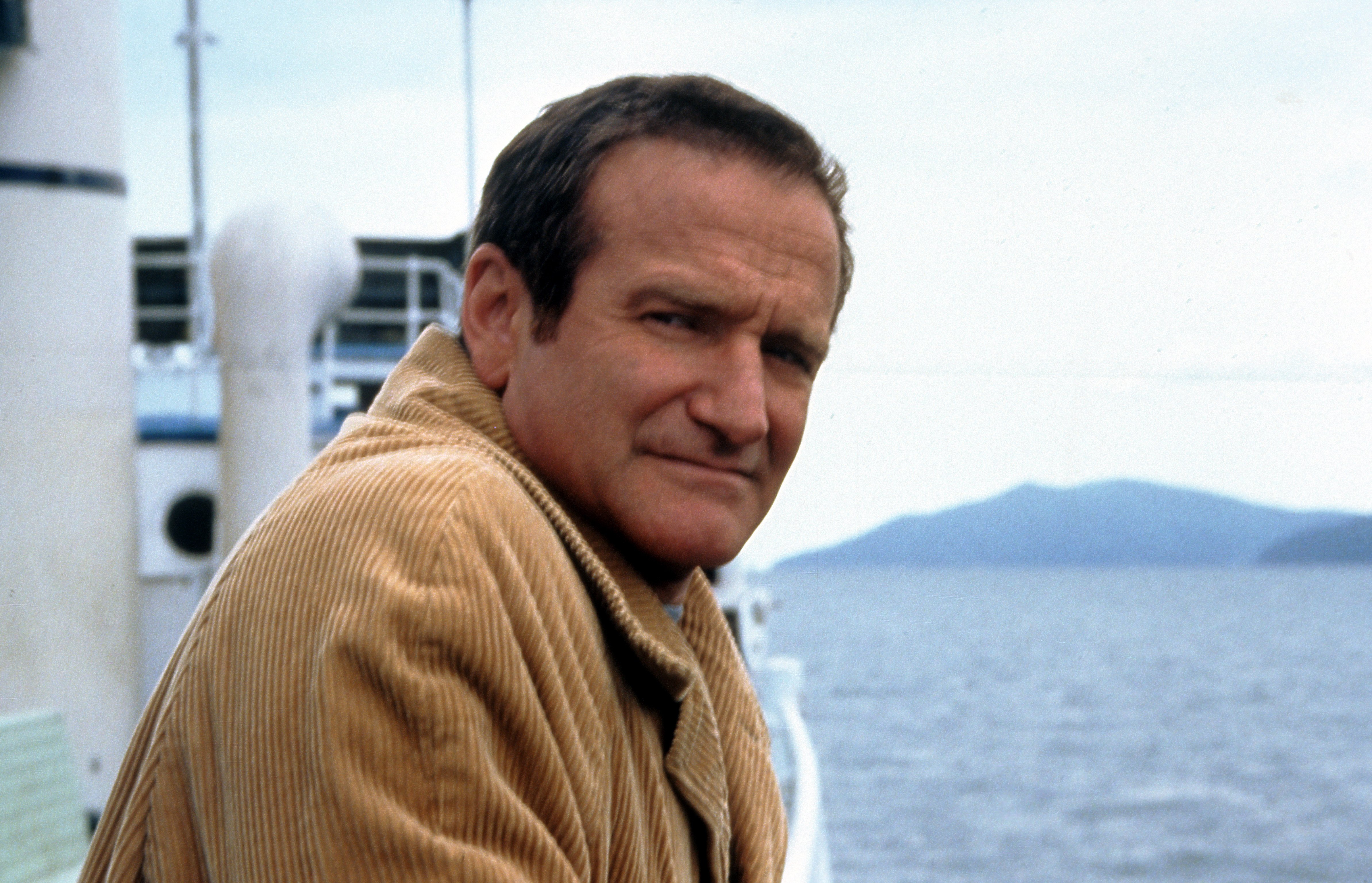 Robin Williams sur un bateau dans une scène du film "Insomnia" (2002) | Source : Getty Images