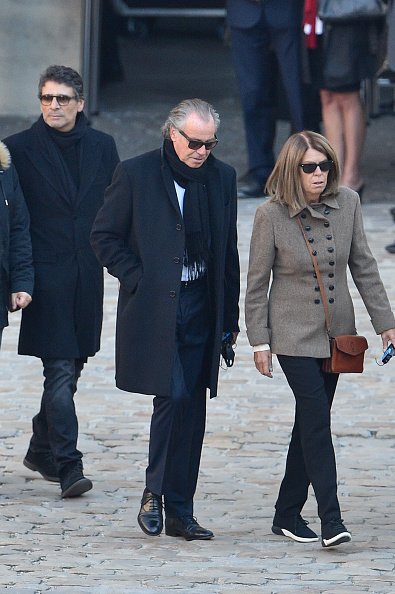Michel Leeb et son épouse assistent à l'hommage national à Charles Aznavour.|Photo : Getty Images.