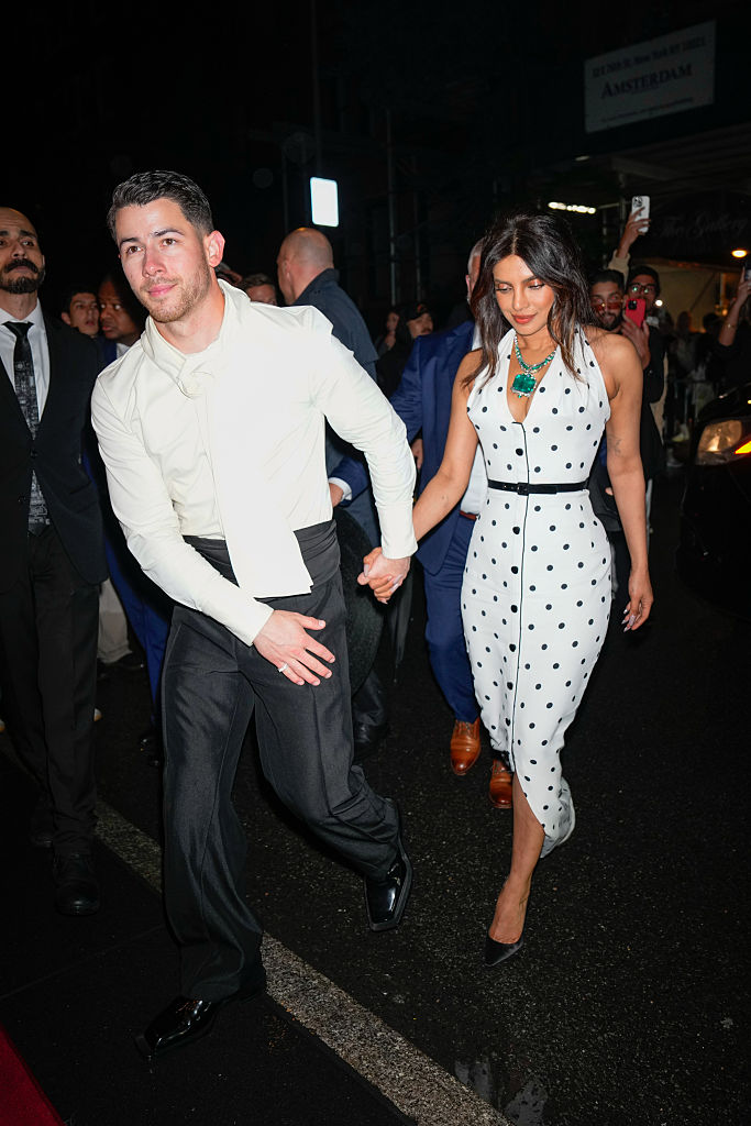 Nick Jonas et Priyanka Chopra assistent à une after-party du Met Gala 2025 à New York le 6 mai, après l'ouverture de l'exposition l'exposition " Superfine : Tailoring Black Style".