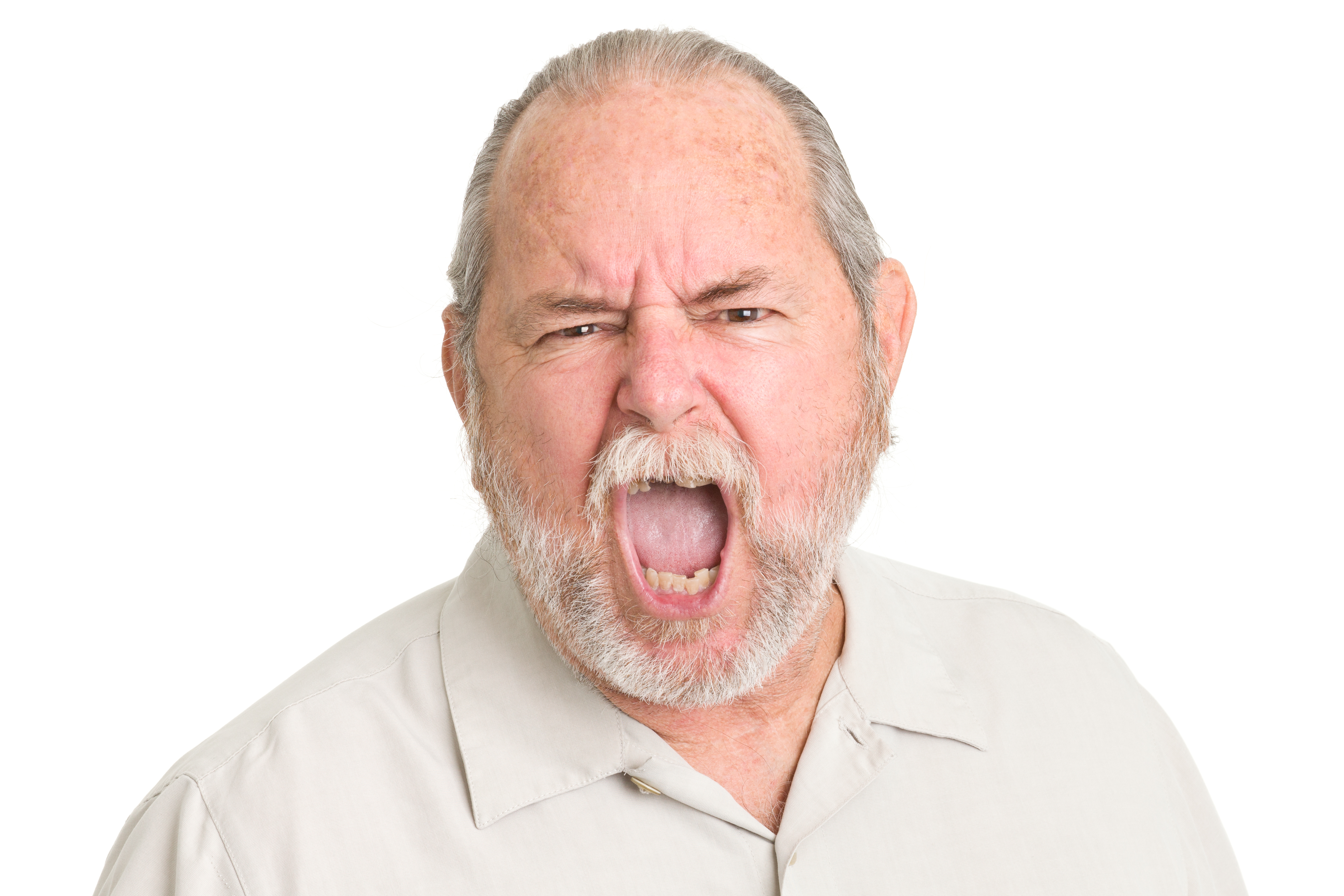 Homme plus âgé qui crie | Source : Getty Images