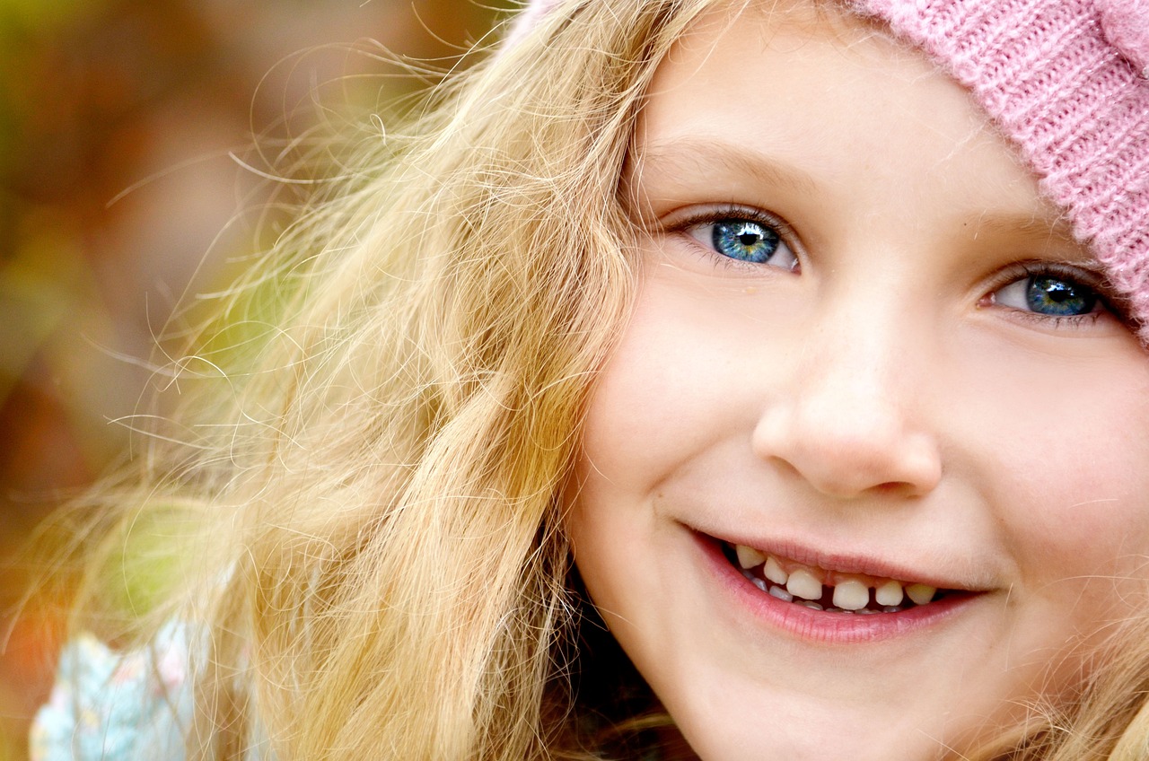 Petite fille souriante | Source : Pixabay