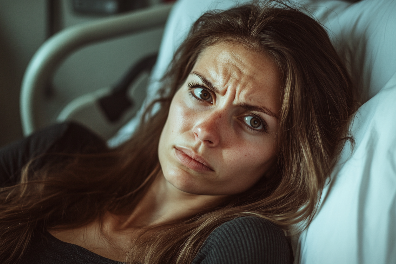 Une femme allongée dans un lit d'hôpital | Source : Midjourney