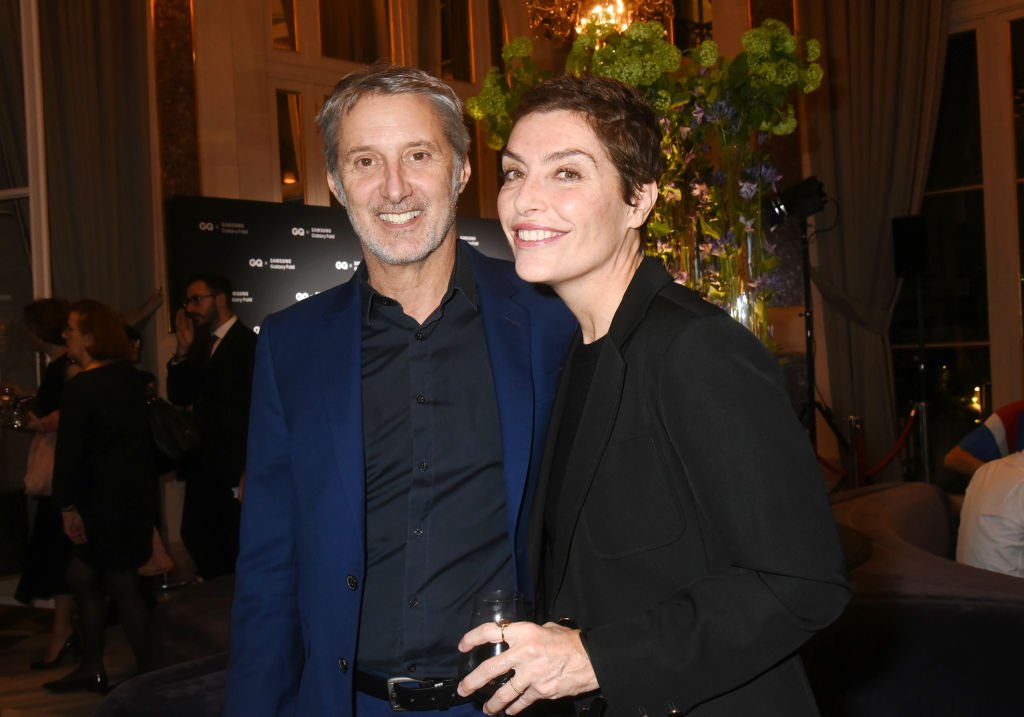 Antoine de Caunes et Daphné Roulier. | Photo : Getty Images