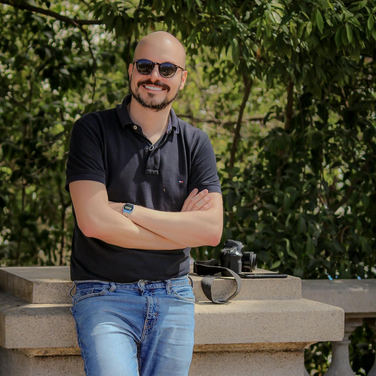 Un homme souriant | Source : Pexels